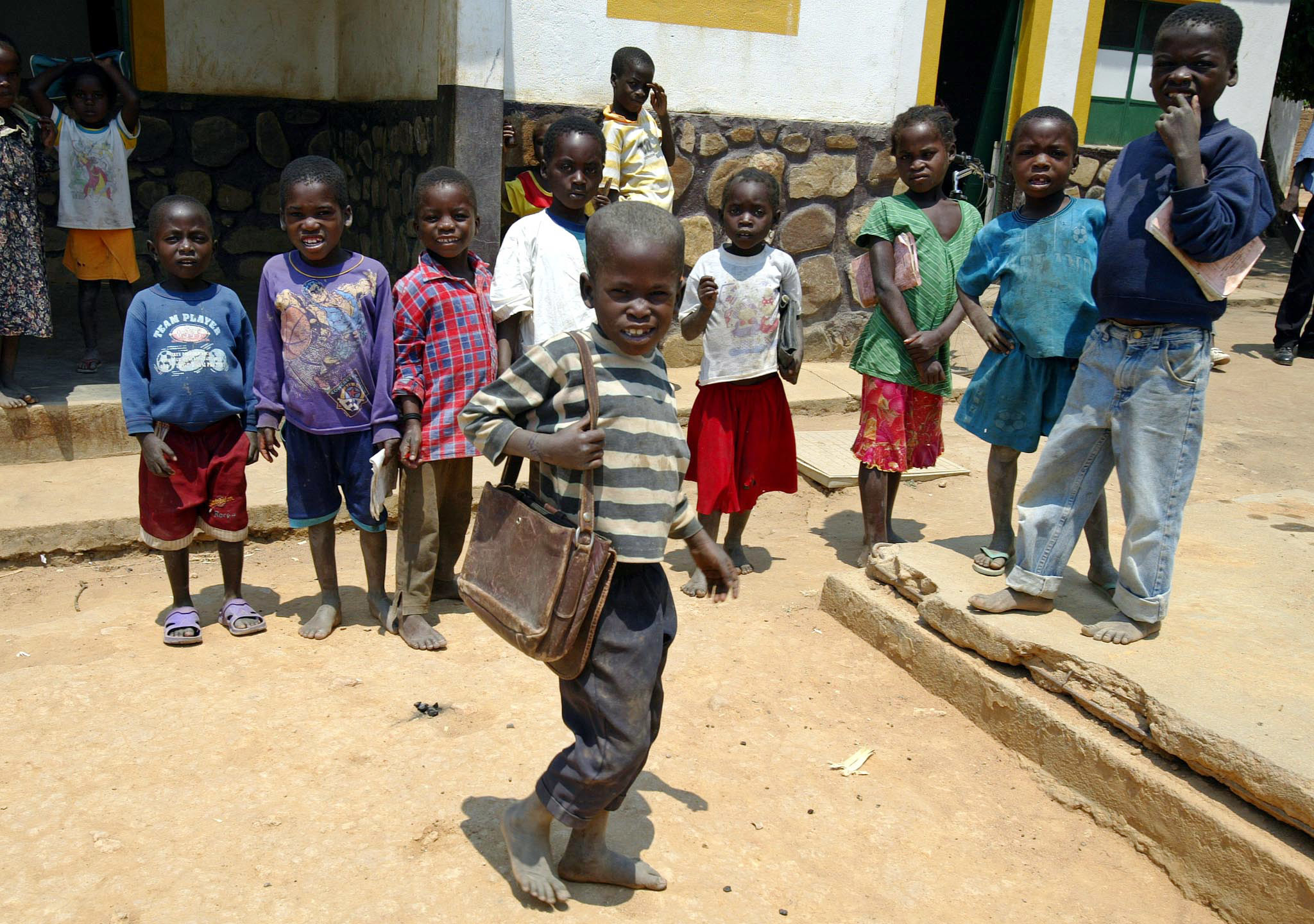 Helpo lança postais de Natal para levar crianças à escola em Moçambique e São Tomé e Príncipe