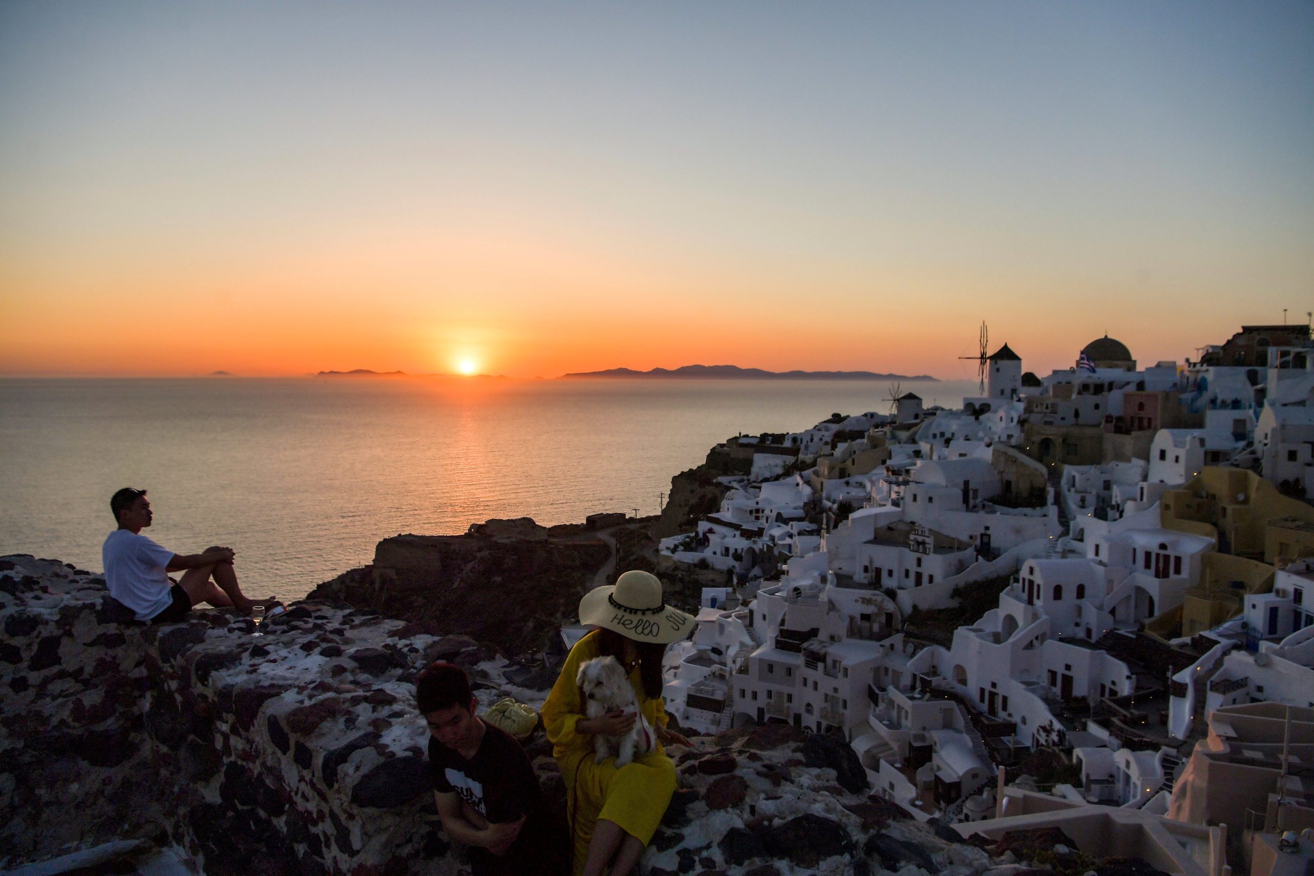 Santorini em alerta devido a crise sísmica. Autoridades preparam equipas de resgate para pior cenário