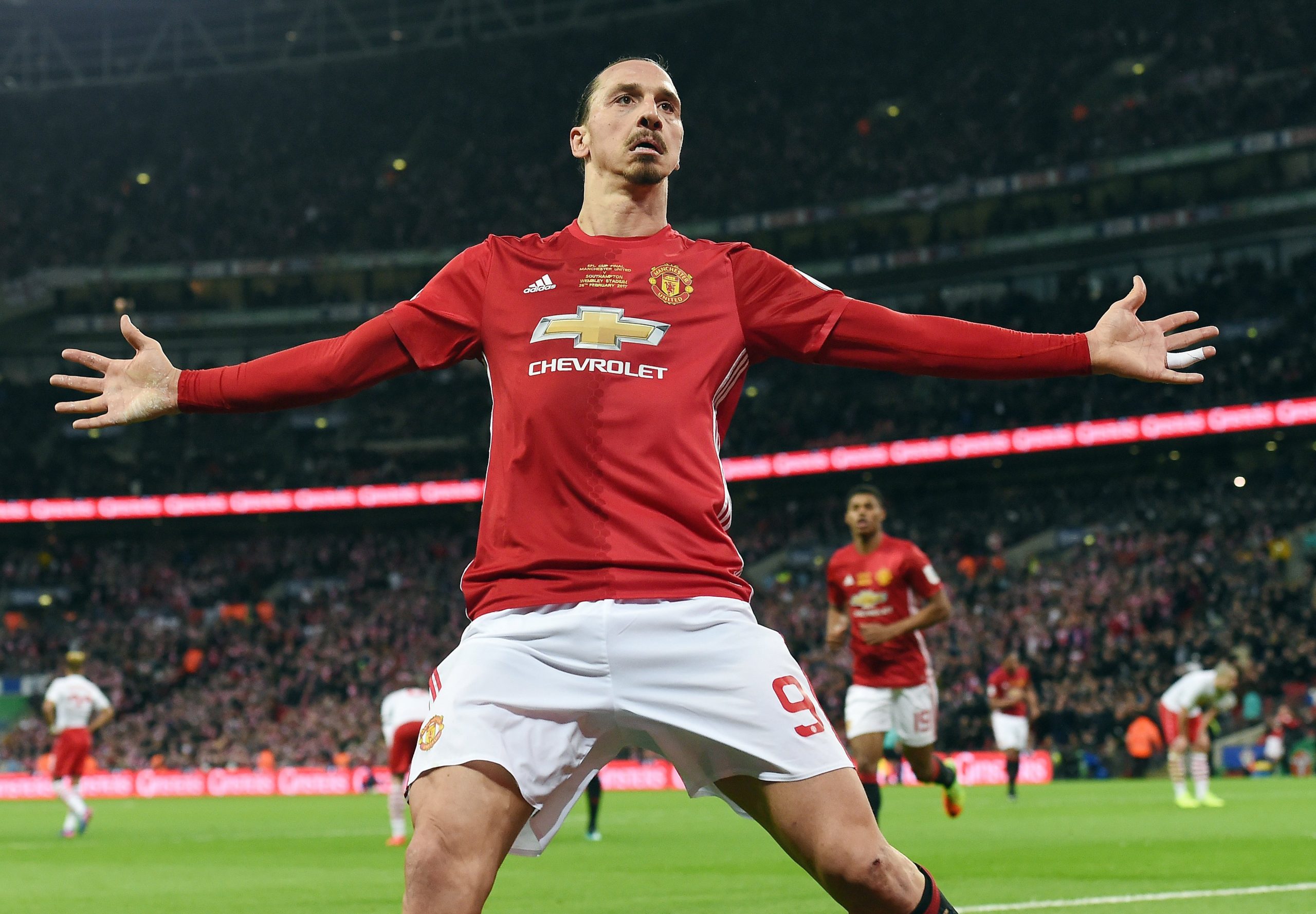 Ibrahimovic e Mings acusados de conduta violenta pela federação inglesa