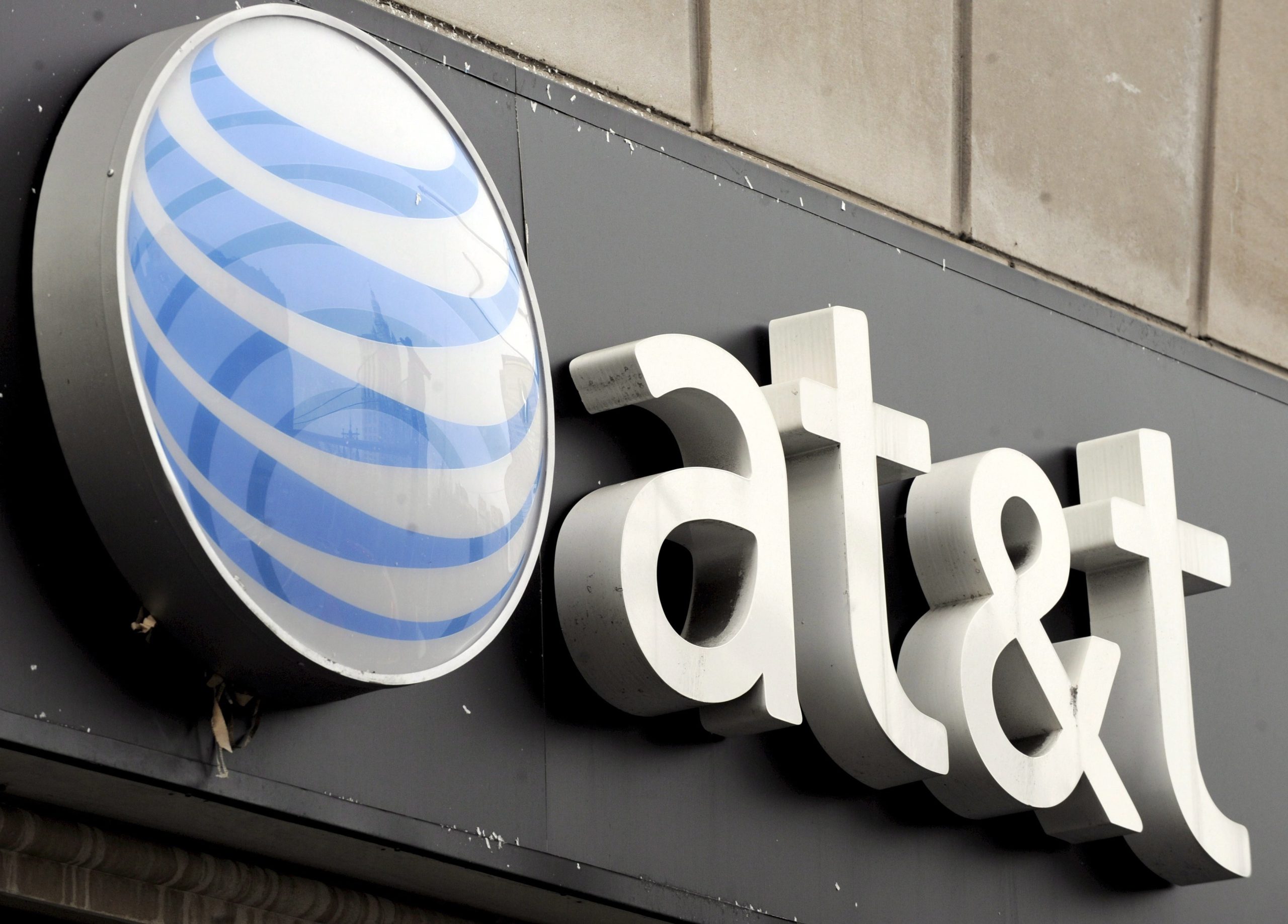 Tribunal nos EUA aprova fusão de telecomunicações AT&T com grupo Time Warner