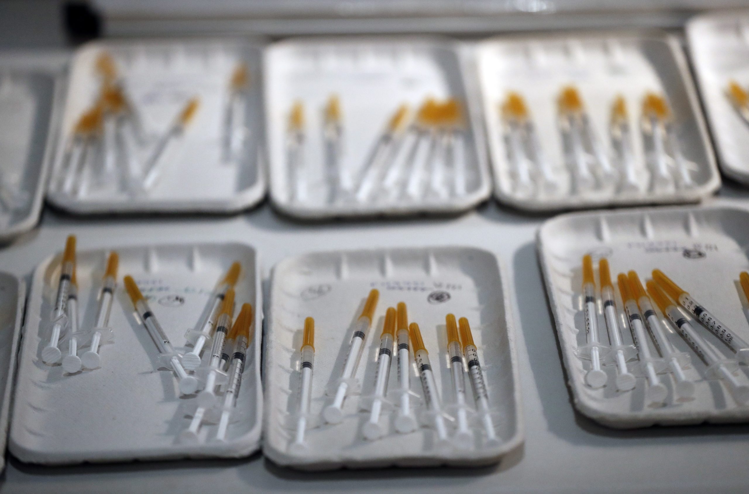 Covid-19: Epidemiologista admite infeção natural se Ómicron causar menos doença grave