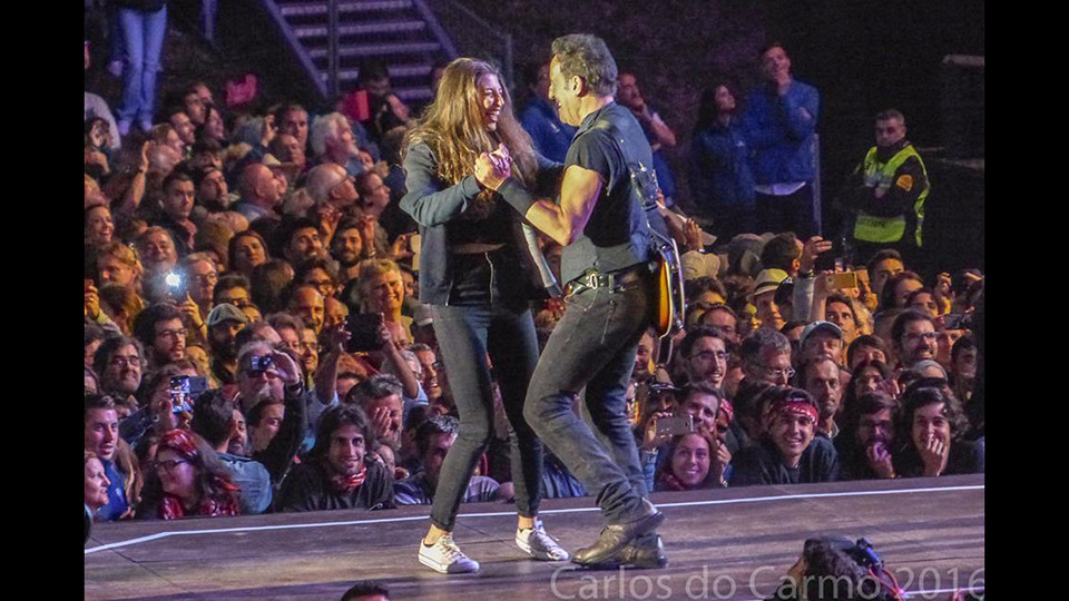 Foi ela, a miúda que dançou com Springsteen no Rock in Rio