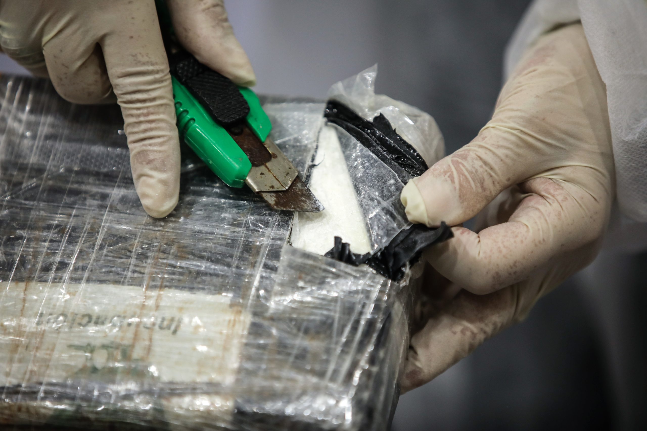 Judiciária apreende cocaína suficiente para mais de quatro milhões de doses no Porto de Sines