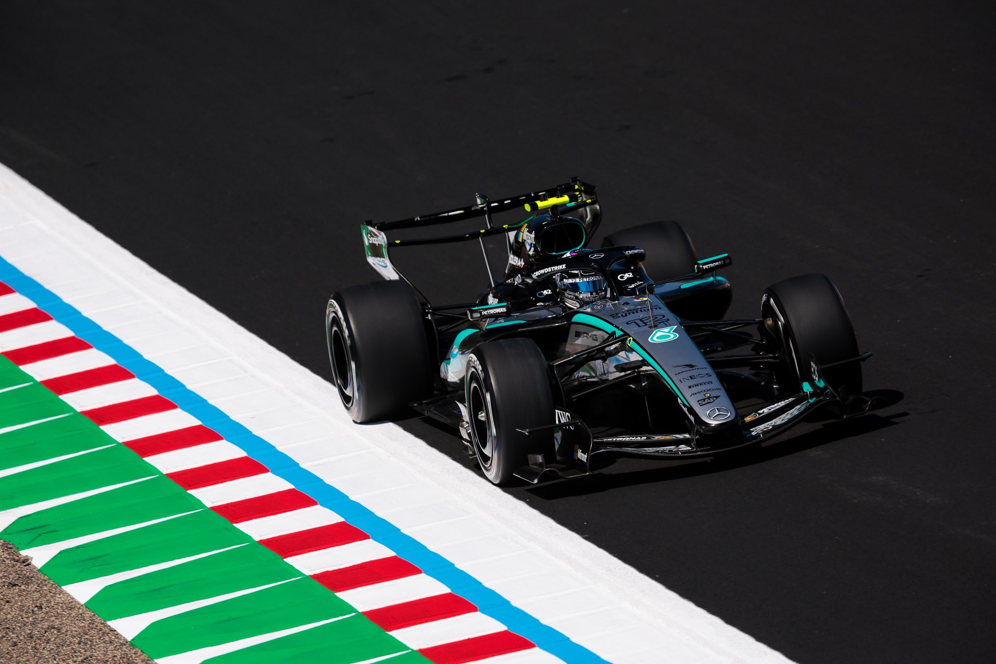 Kimi Antonelli vence Grande Prémio do Japão e torna-se no mais jovem piloto a liderar mundial de F1