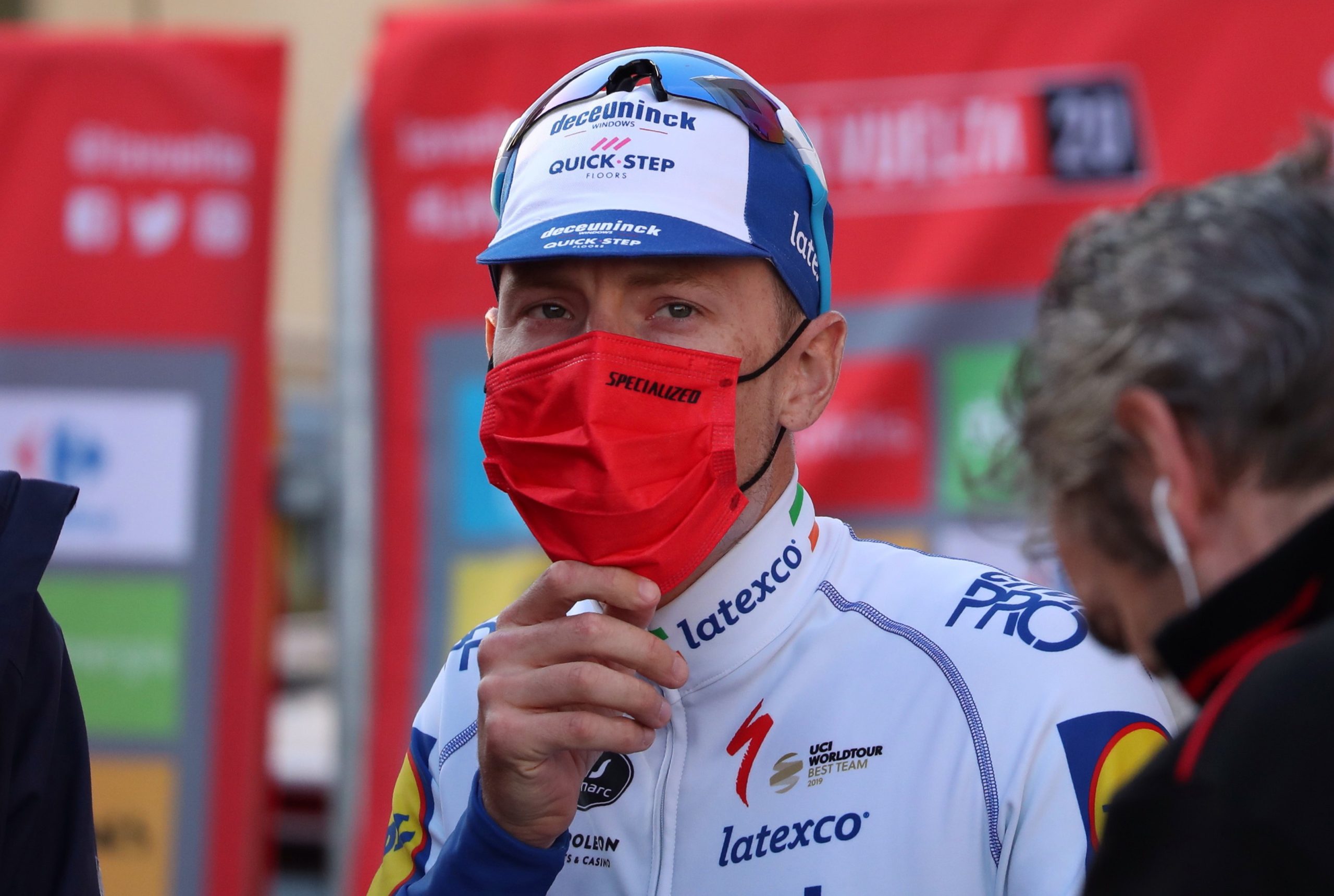 Sam Bennett vence pela segunda vez na Volta aos Emirados, Pogacar segue líder