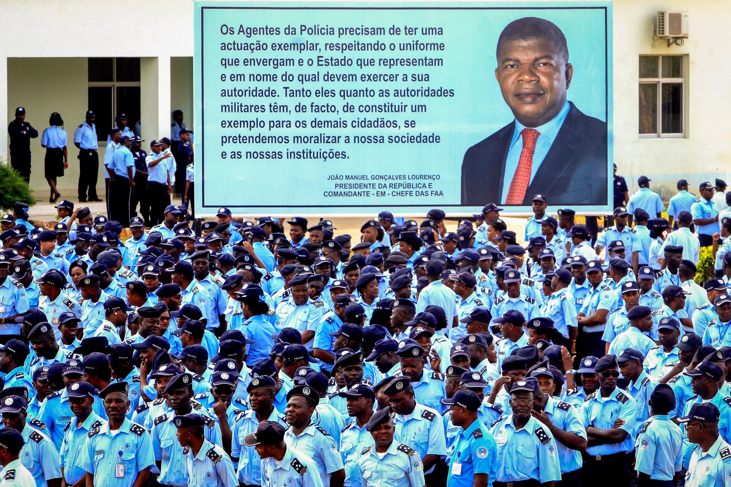 Angola: Comandante da polícia admite “burlas, falsificações e extorsões”