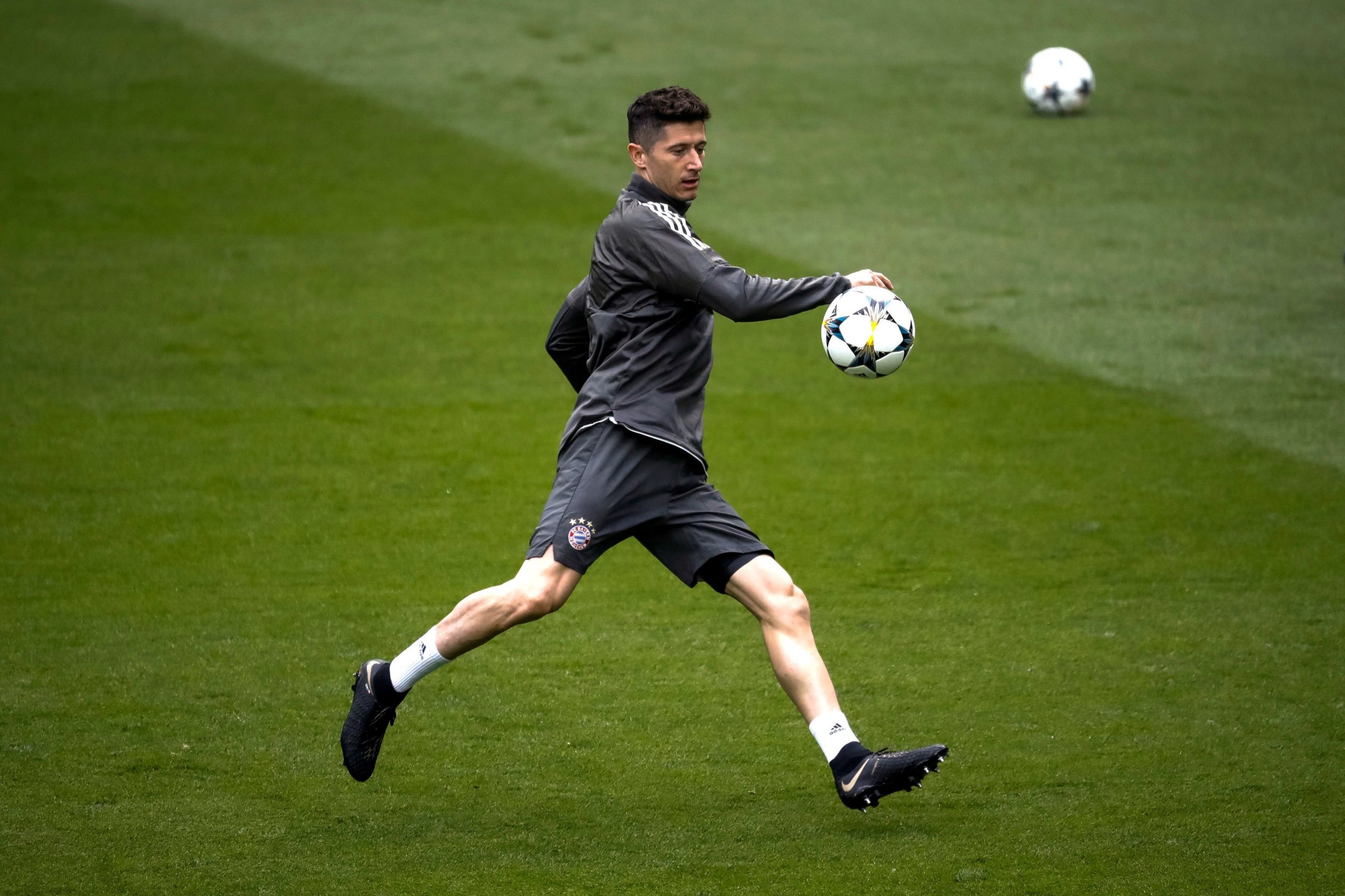 Mundial. Lewandowski encabeça lista de 35 pré-convocados da Polónia