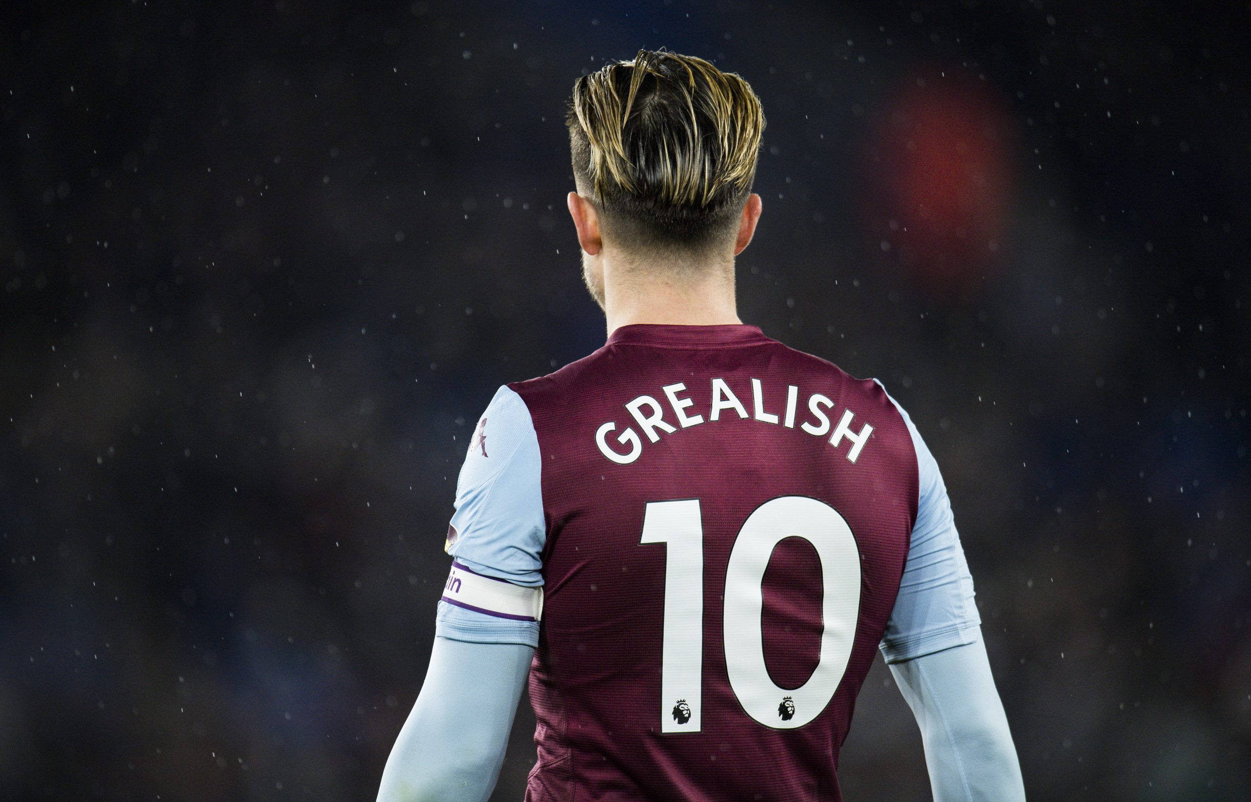 Premier League: Capitão do Aston Villa acusado de bater em vários veículos estacionados e fugir durante pandemia