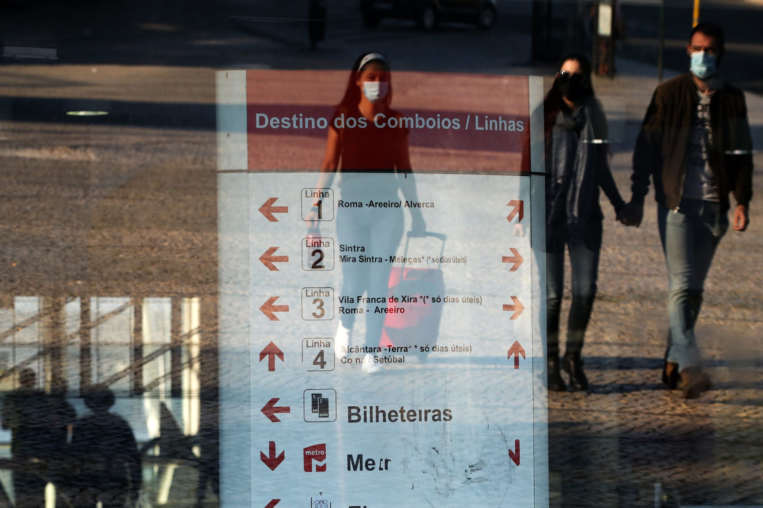 Covid-19: IP aposta em nova sinalética nas estações ferroviárias inclusive na linha da Azambuja