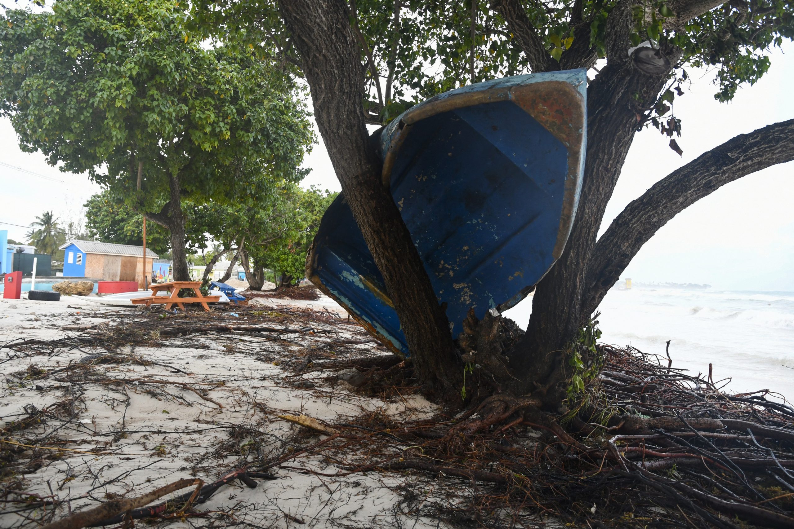 Furacão Beryl causa destruição e deixa um morto no Caribe