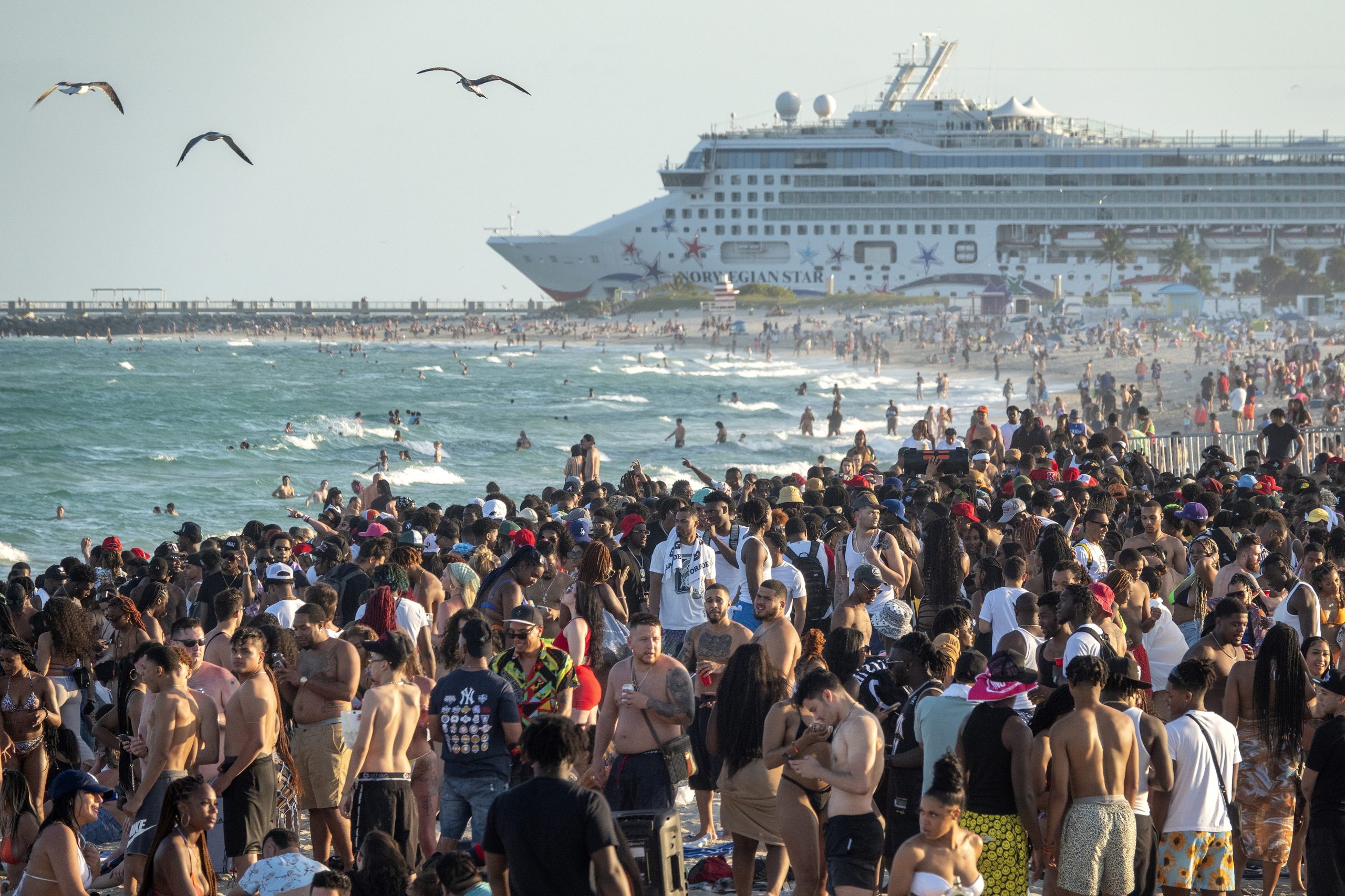 “Não aguentamos mais”. Miami Beach impõe recolher obrigatório após tiroteios durante o ‘Spring Break’