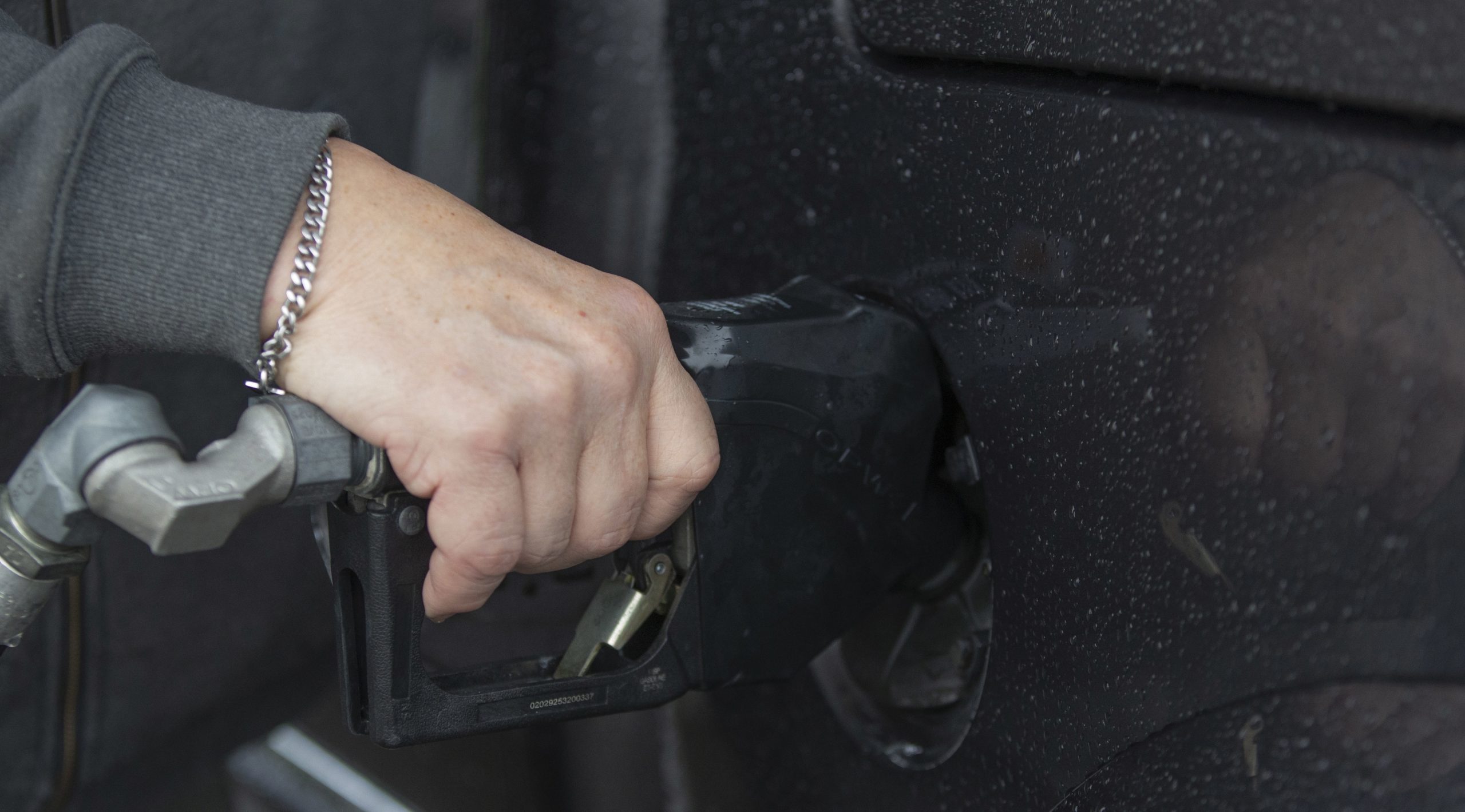 Preço da gasolina desce 2,6% e 2,5% para o gasóleo