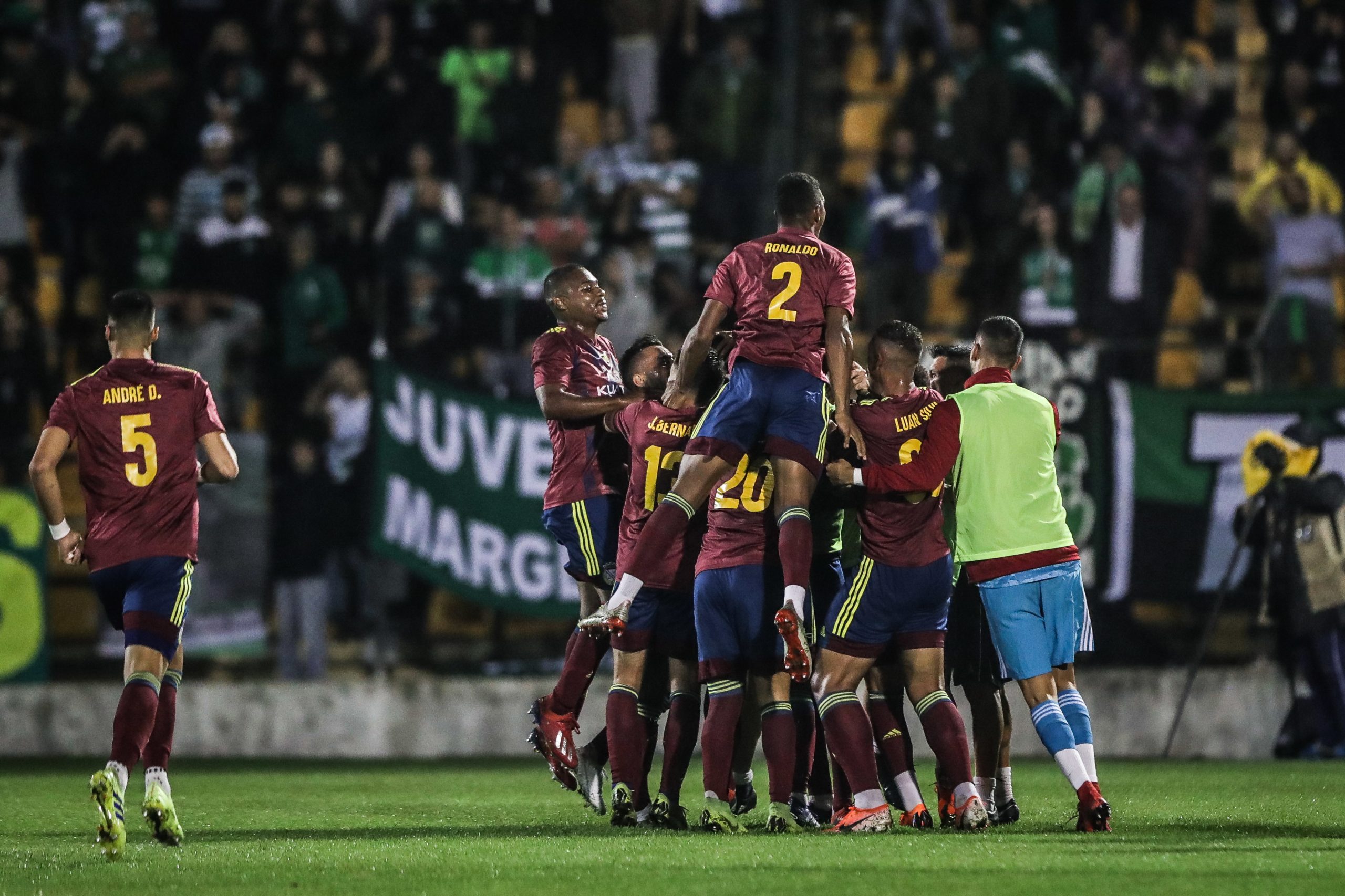 Sporting queixou-se à FPF de utilização irregular de Luan pelo Alverca