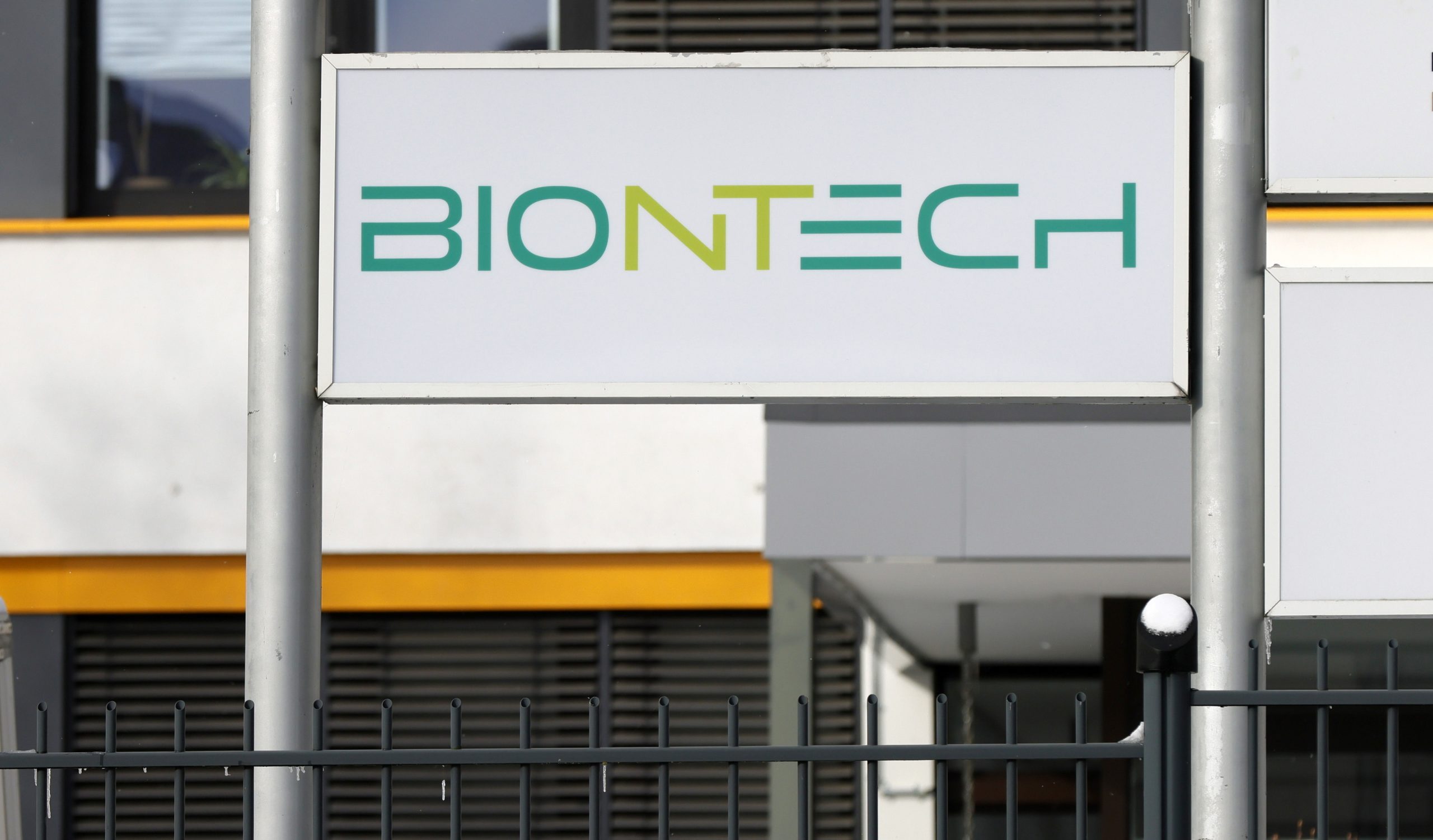 BioNTech vai enviar fábrica móvel de vacinas mRNA para África este ano