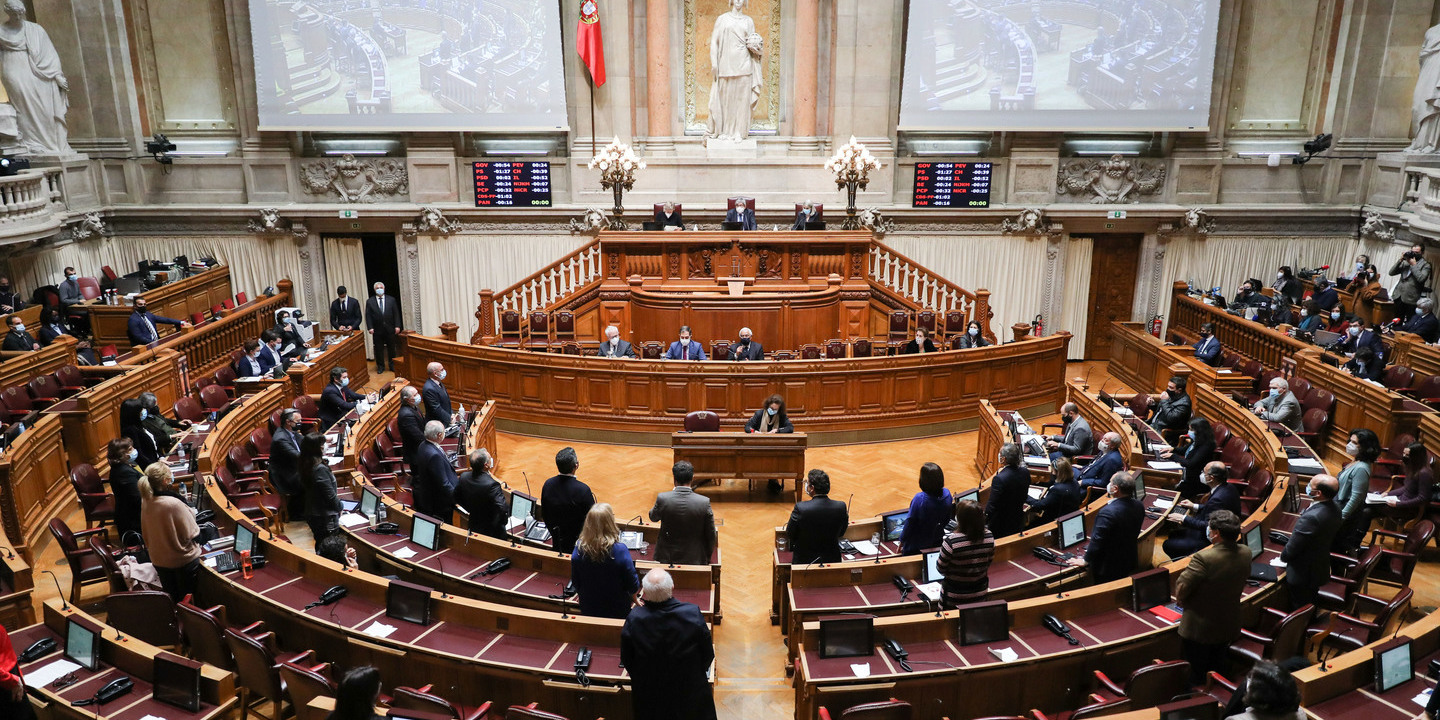 Covid-19: BE acusa Governo de “boicotar efeito imediato” do reforço de apoios aprovado na AR
