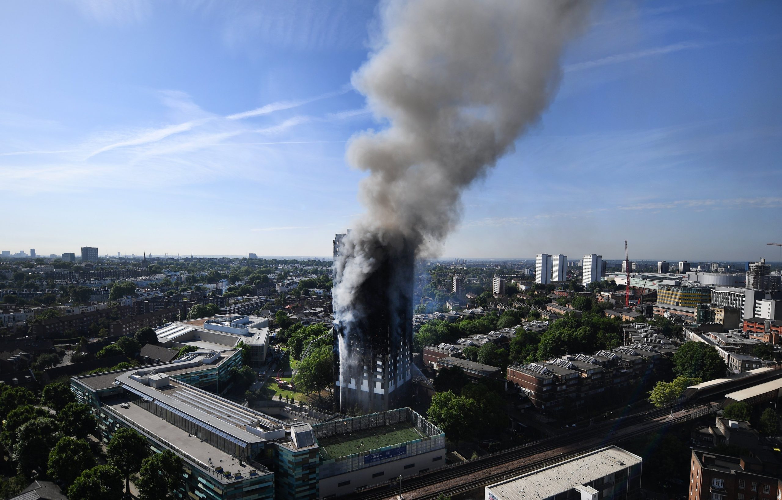 Vítimas mortais do incêndio em Londres poderão não ser identificadas