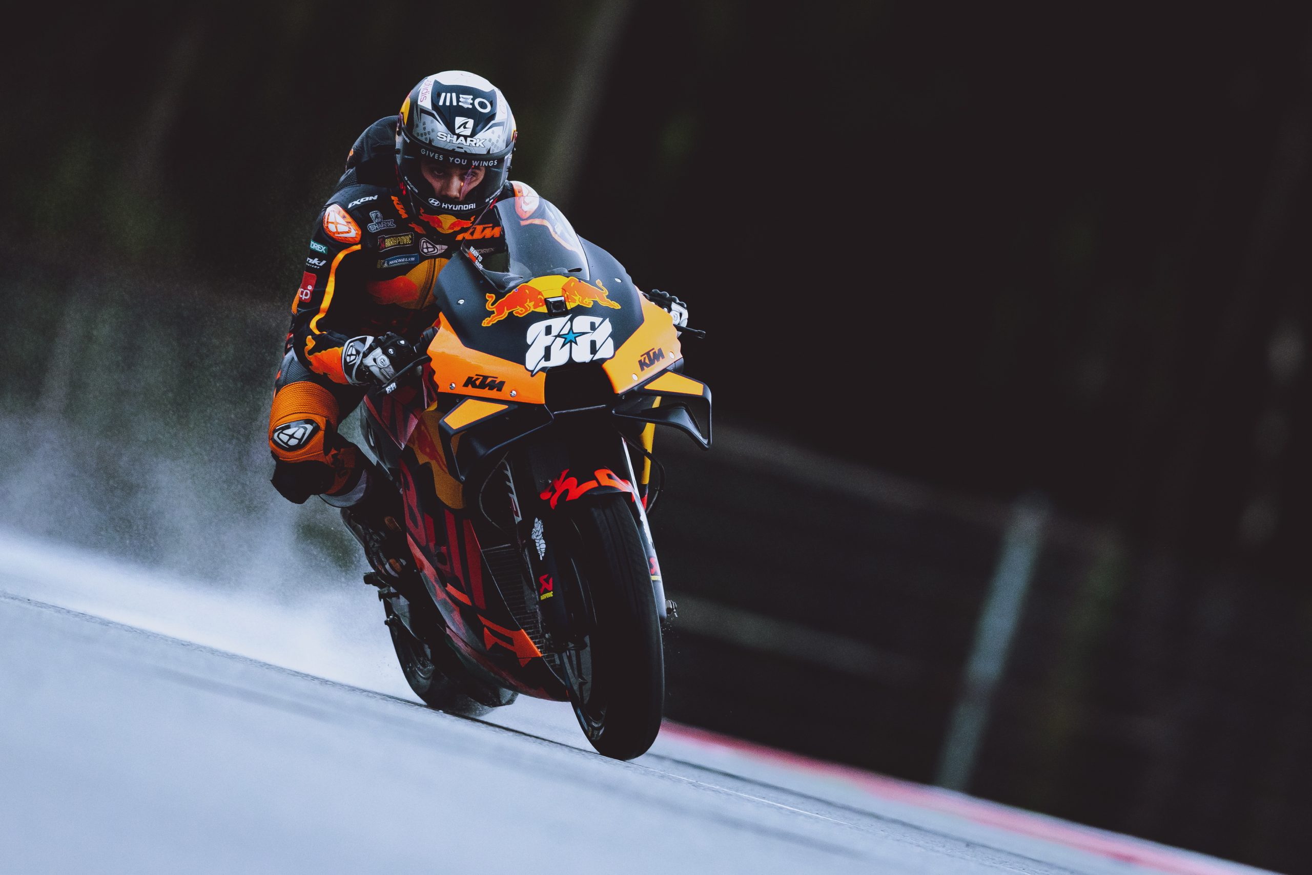 Moto GP: Mais de 60 mil espetadores em Portimão na terceira vez de Miguel Oliveira e última de Rossi