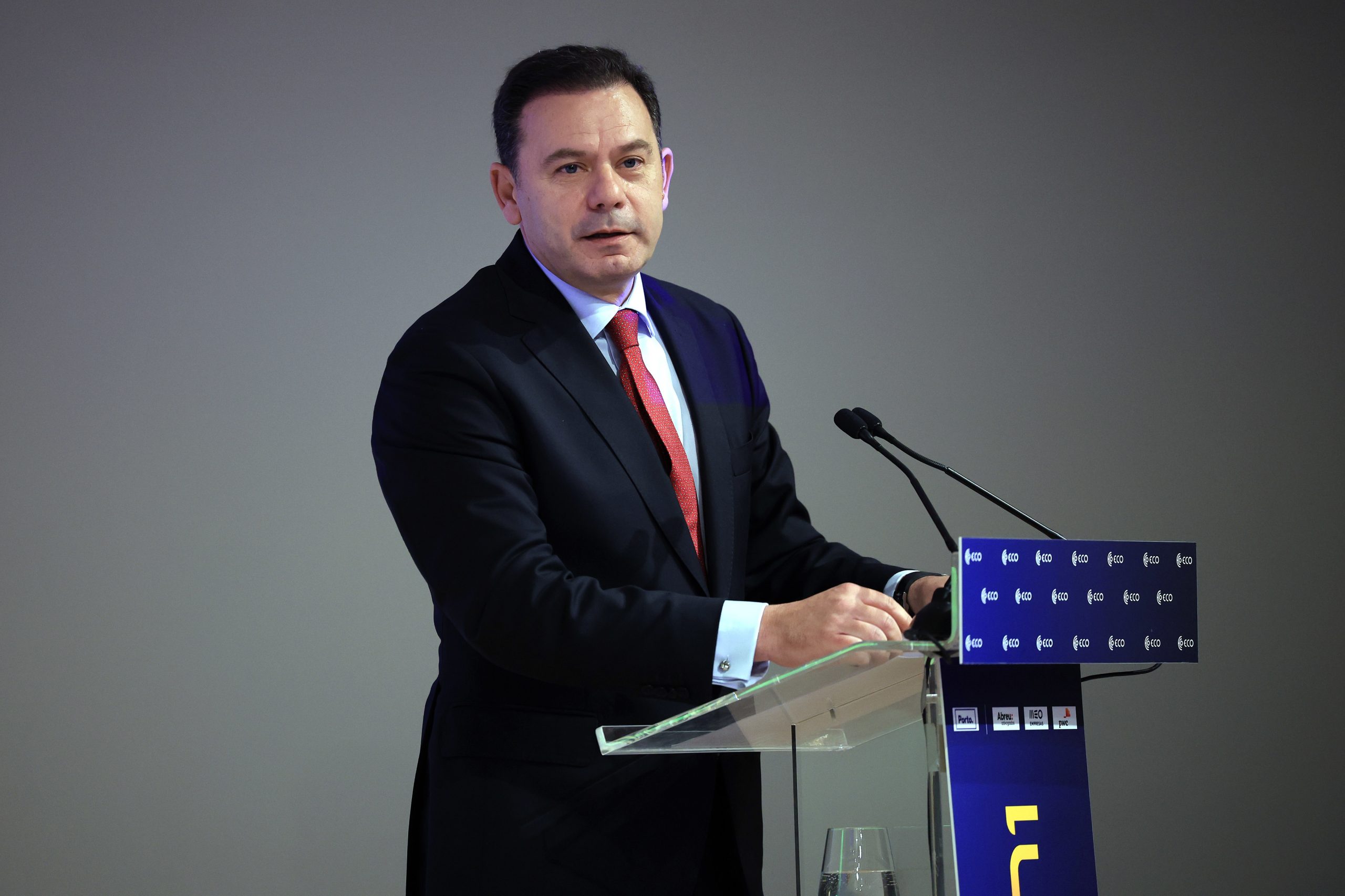 Luís Montenegro recusa ter medo de debates políticos