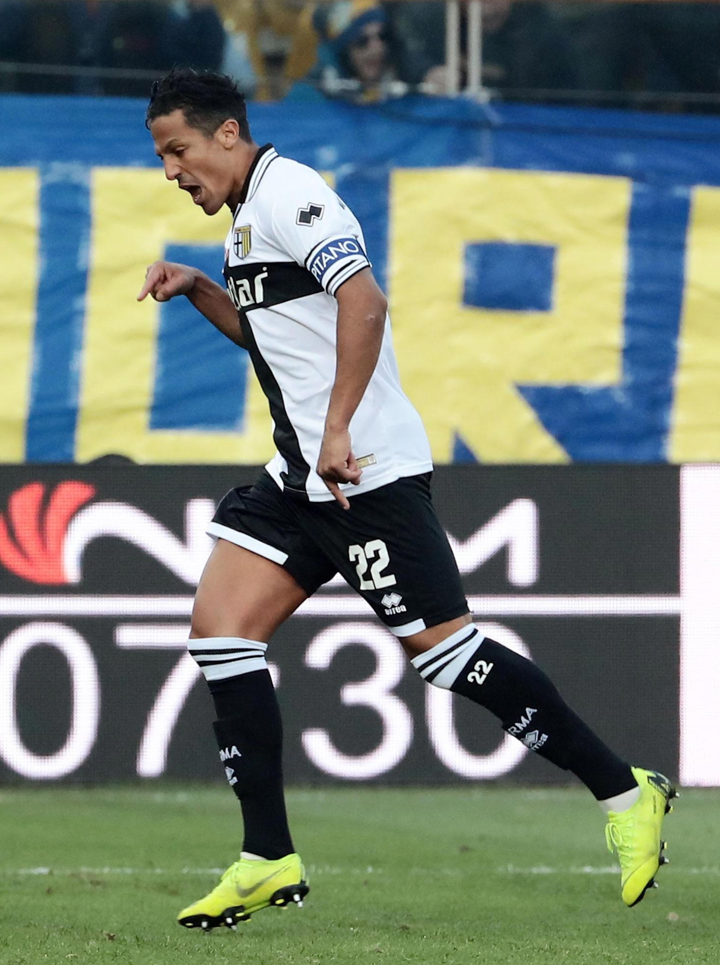 Bruno Alves renova com Parma até junho de 2020