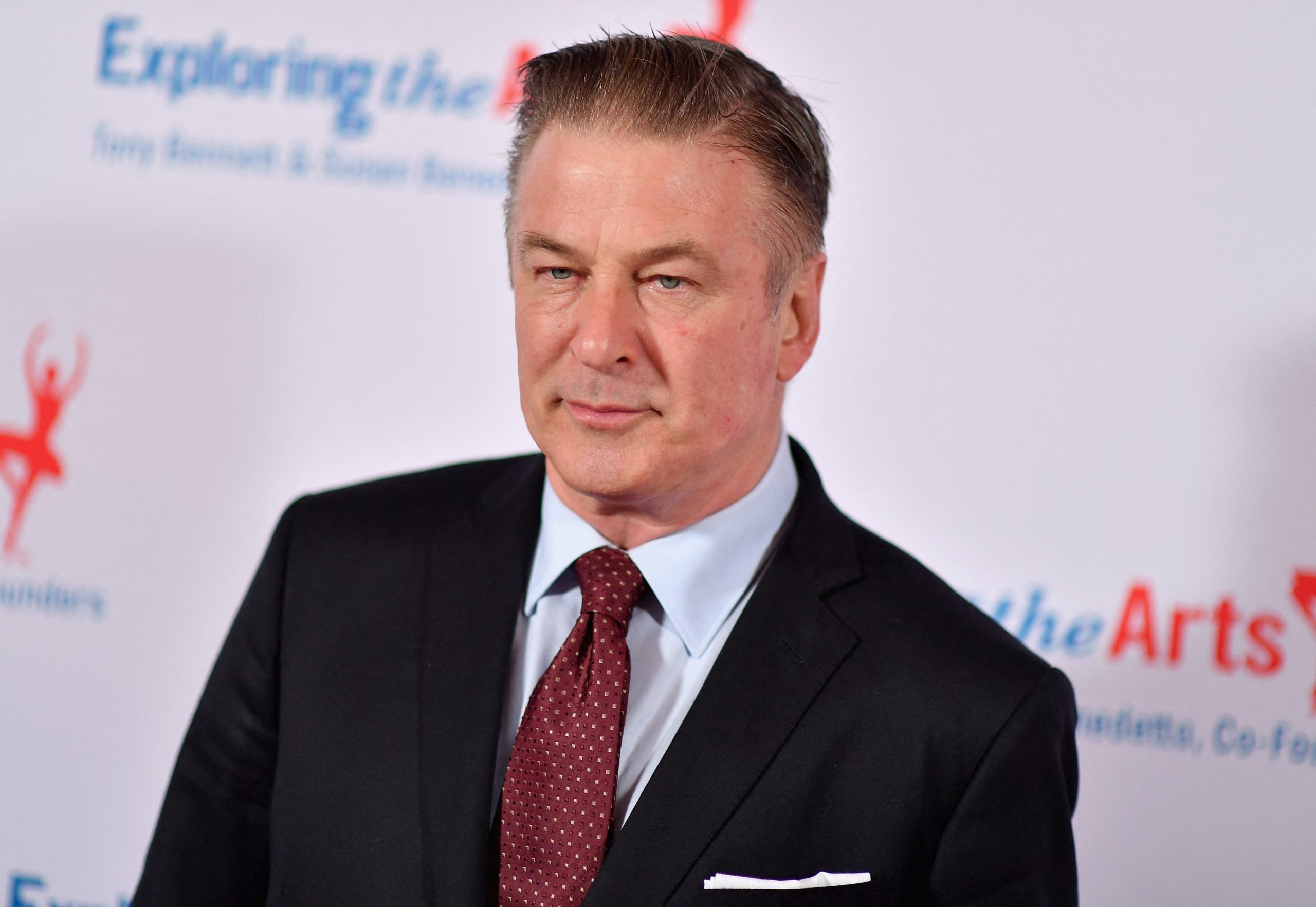 Assistente de realização admite que não conferiu munição em arma disparada por Alec Baldwin