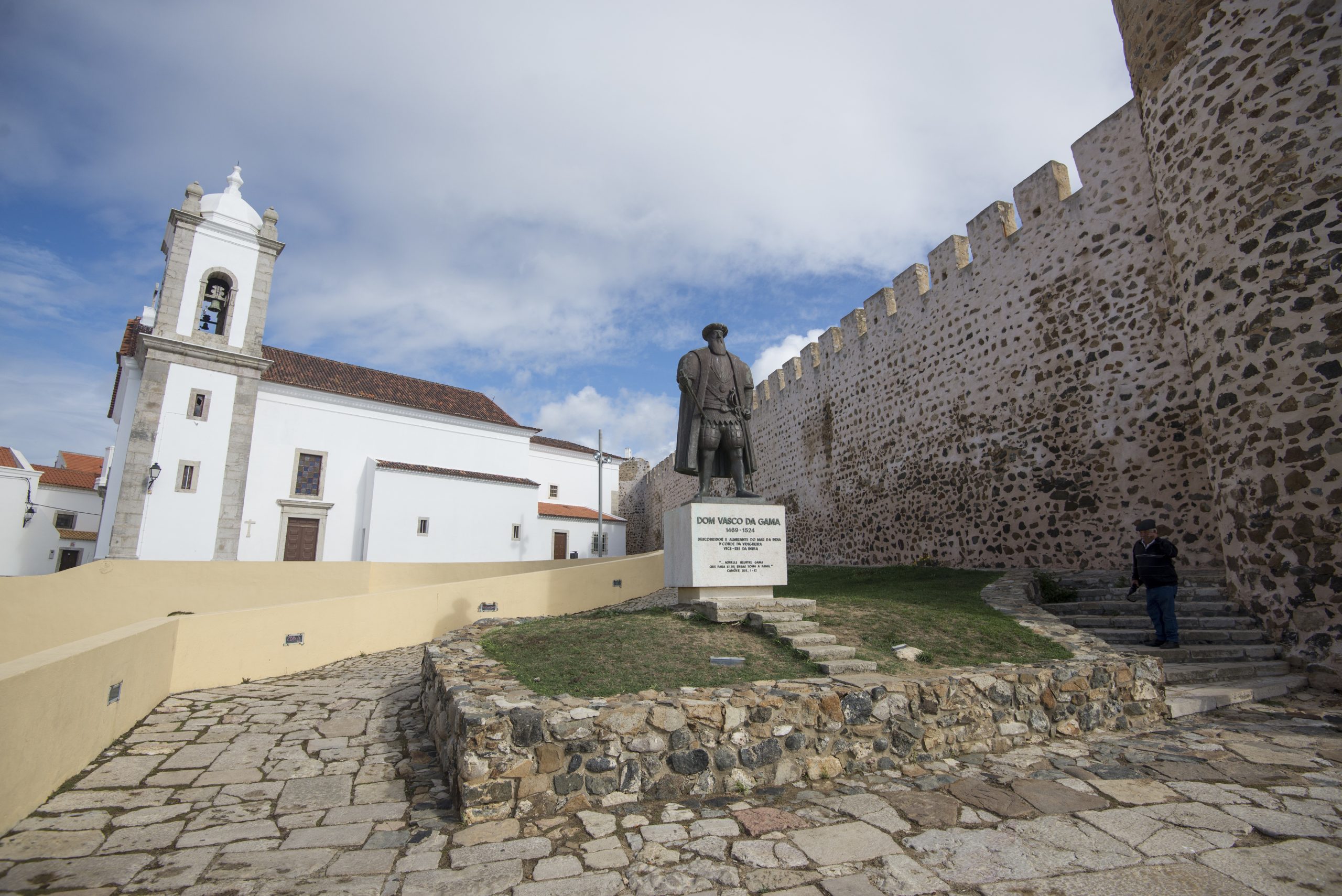 Clima: Meia centena de pessoas protestam em Sines contra as alterações climáticas