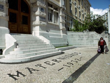 Martim Moniz. Bebé nasce em tenda de sem abrigo