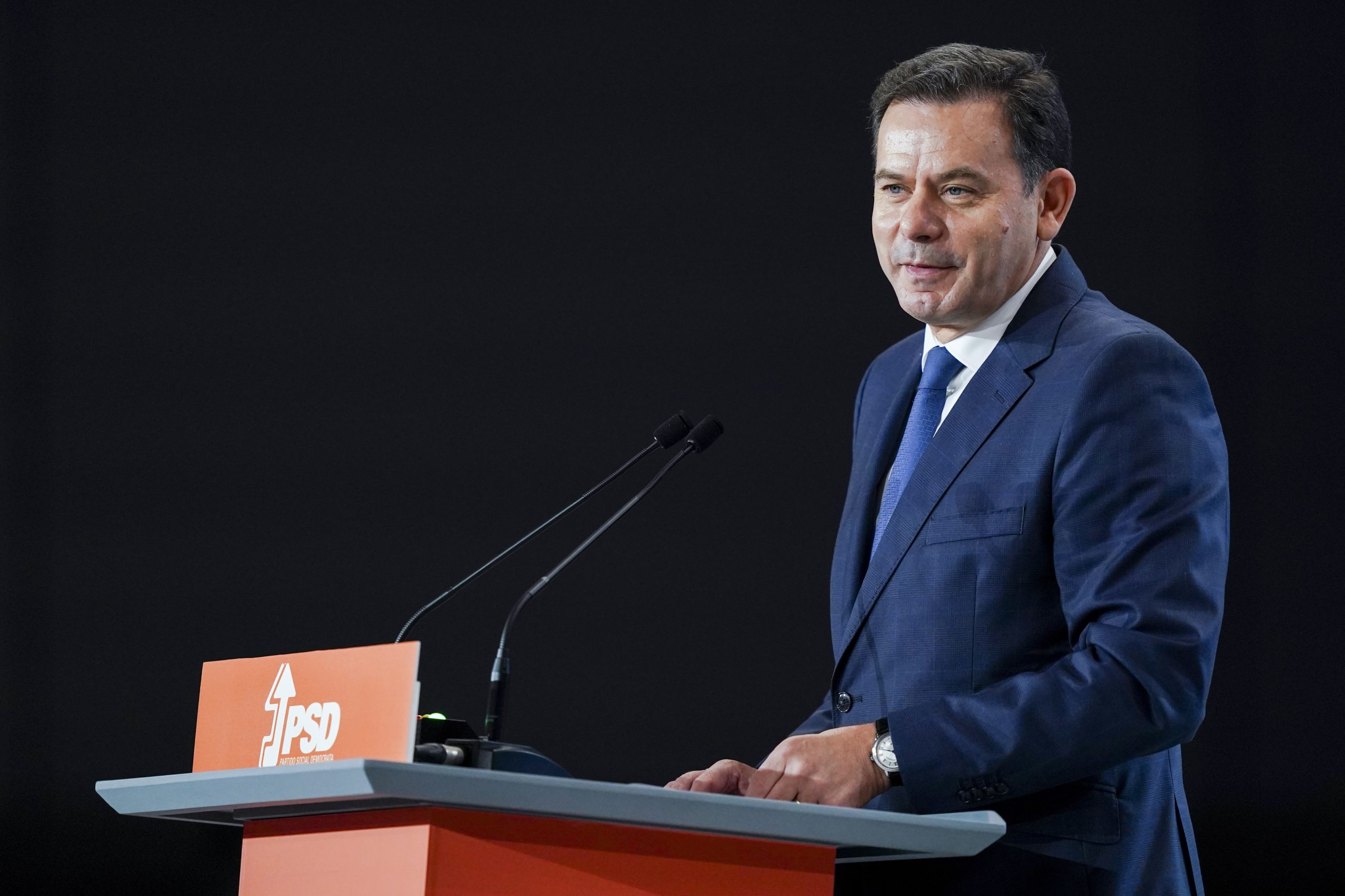 Montenegro anuncia redução no valor dos voos entre os Açores e o Continente