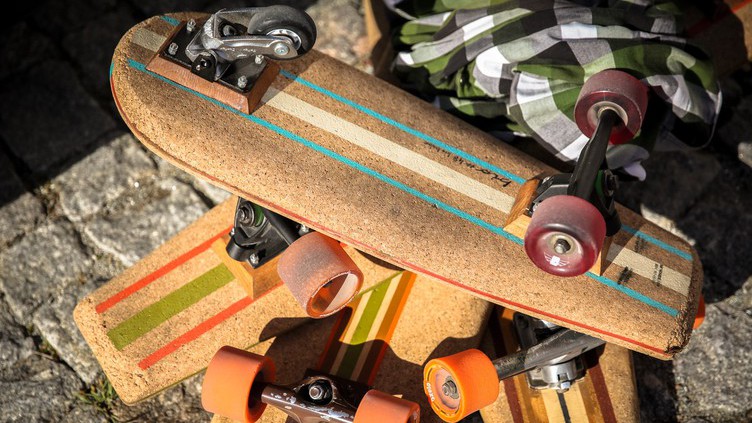 Não há ondas? Este skate com três rodas simula os movimentos do surf