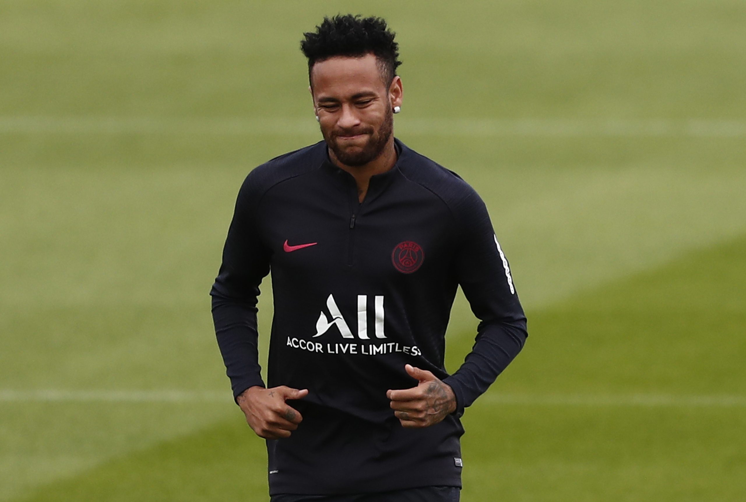 Cinco novelas que podem terminar neste último dia de mercado de transferências