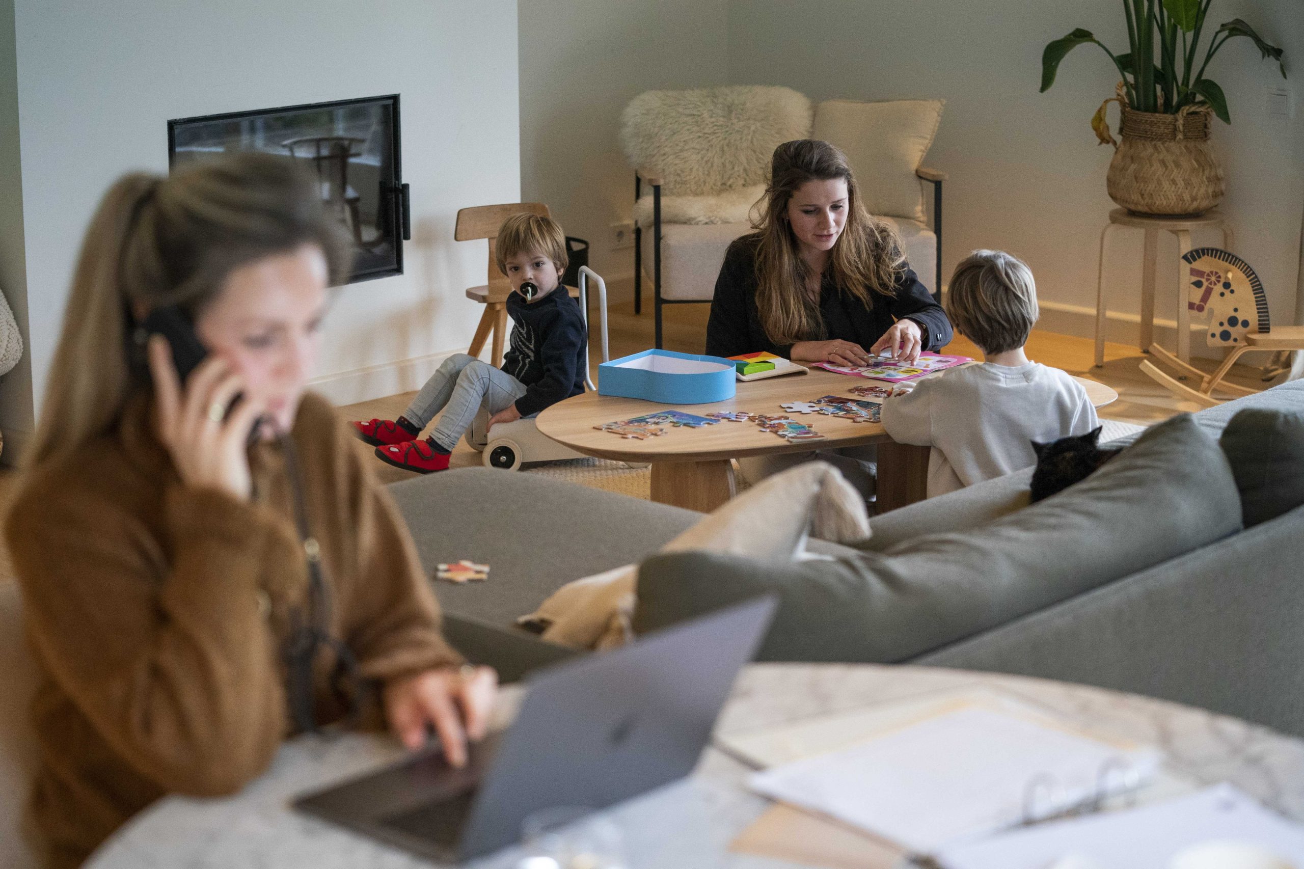 Babysitters em Portugal continuam a ganhar abaixo da média global