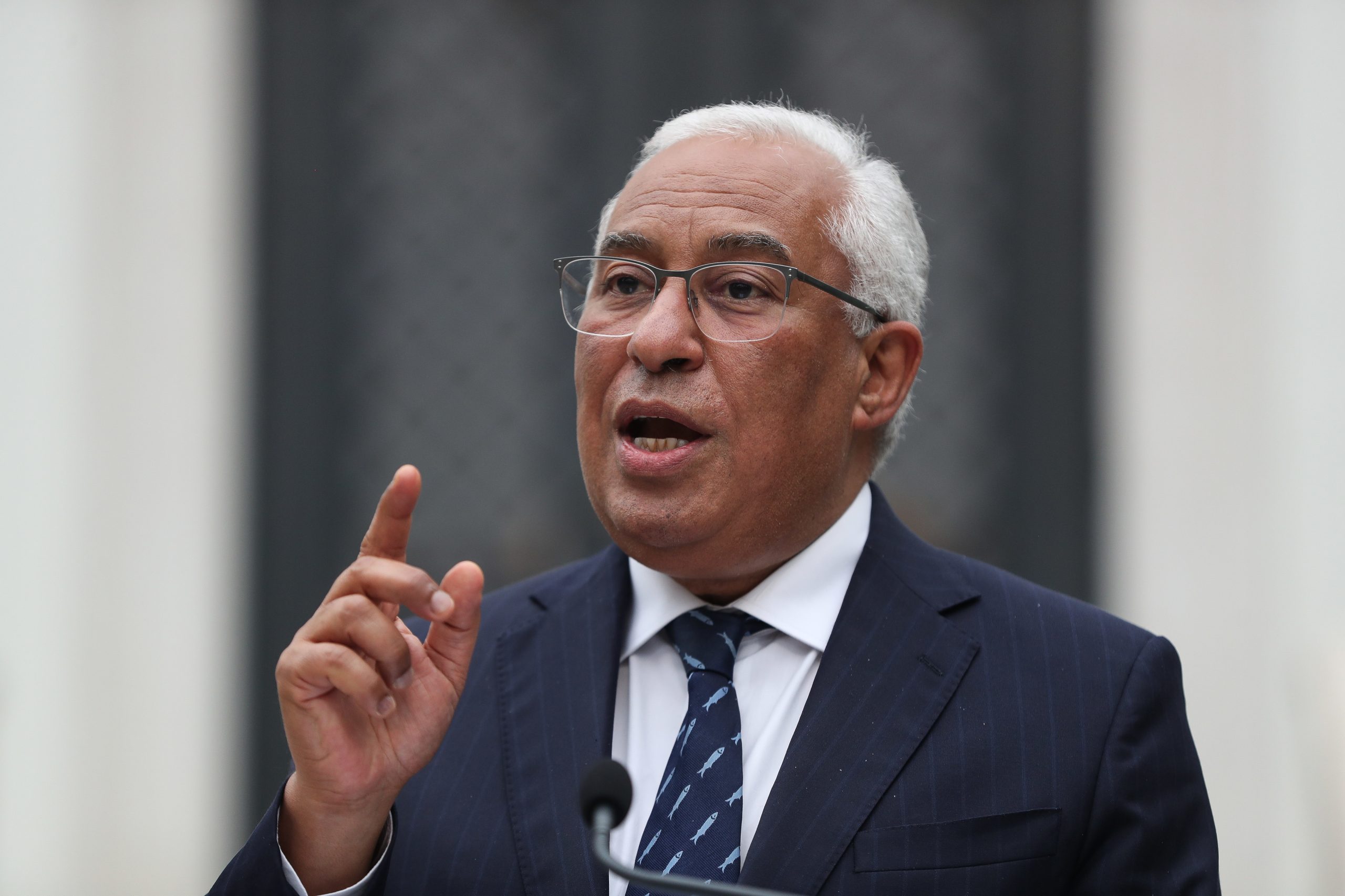 Apoios sociais “violam a Constituição”, sendo que “lei é lei”. Governo vai enviar os três diplomas para apreciação do Tribunal Constitucional