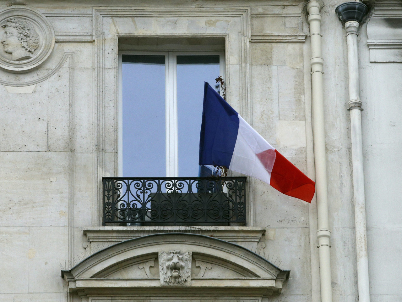 Paris: Autarca lusodescendente questionado pela polícia francesa por fraude fiscal