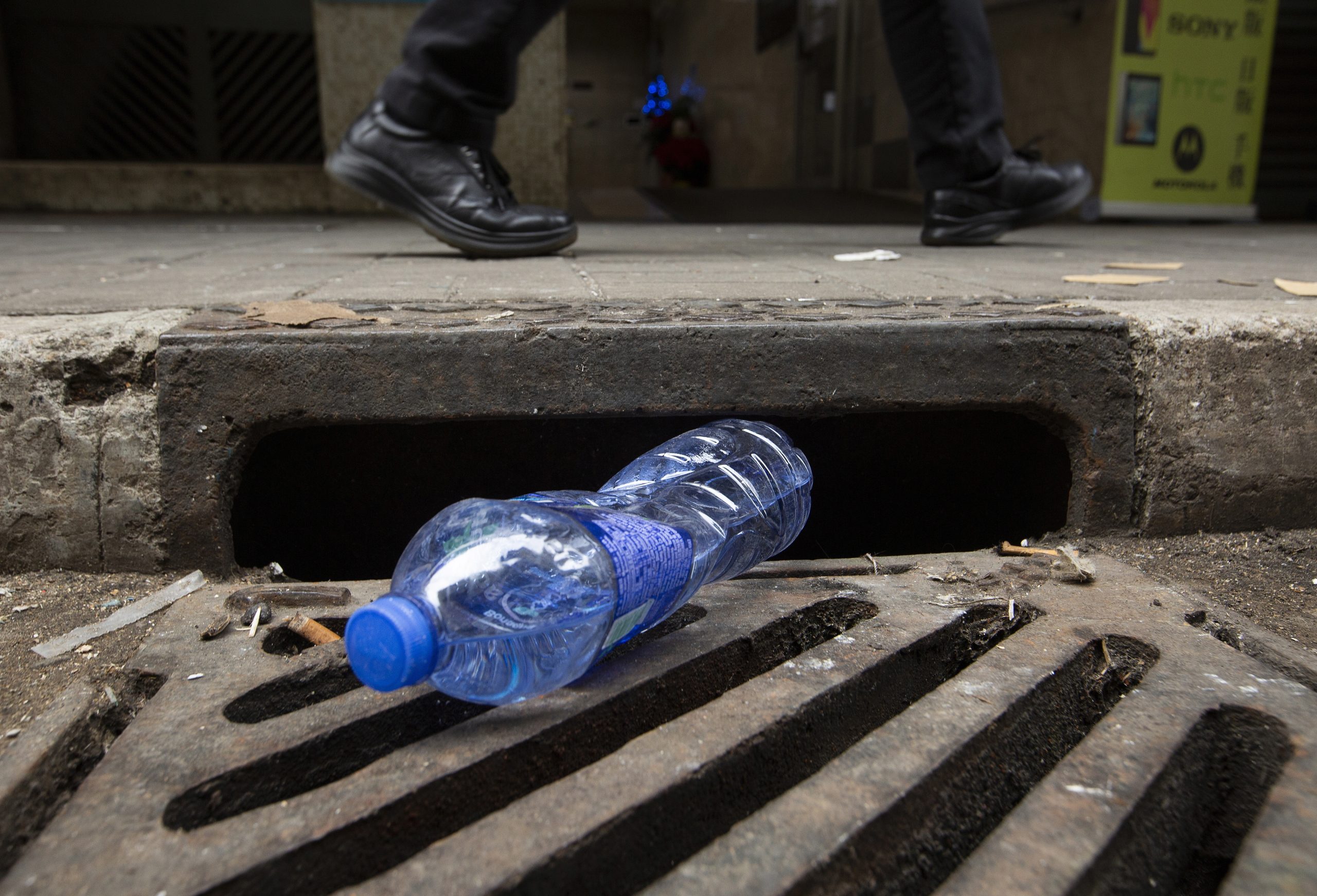 Água das garrafas de plástico tem até cem vezes mais partículas do que estimado