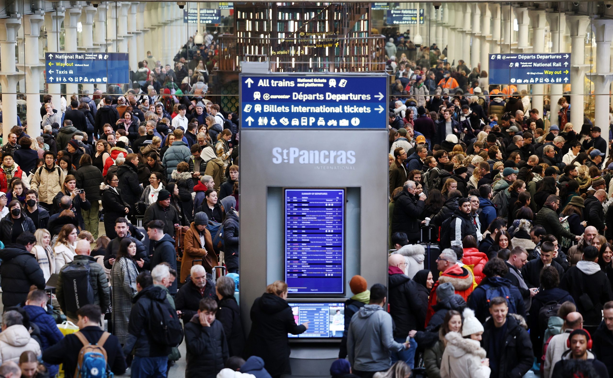 Inundação cancela todos os comboios da Eurostar que ligam Londres à Europa continental