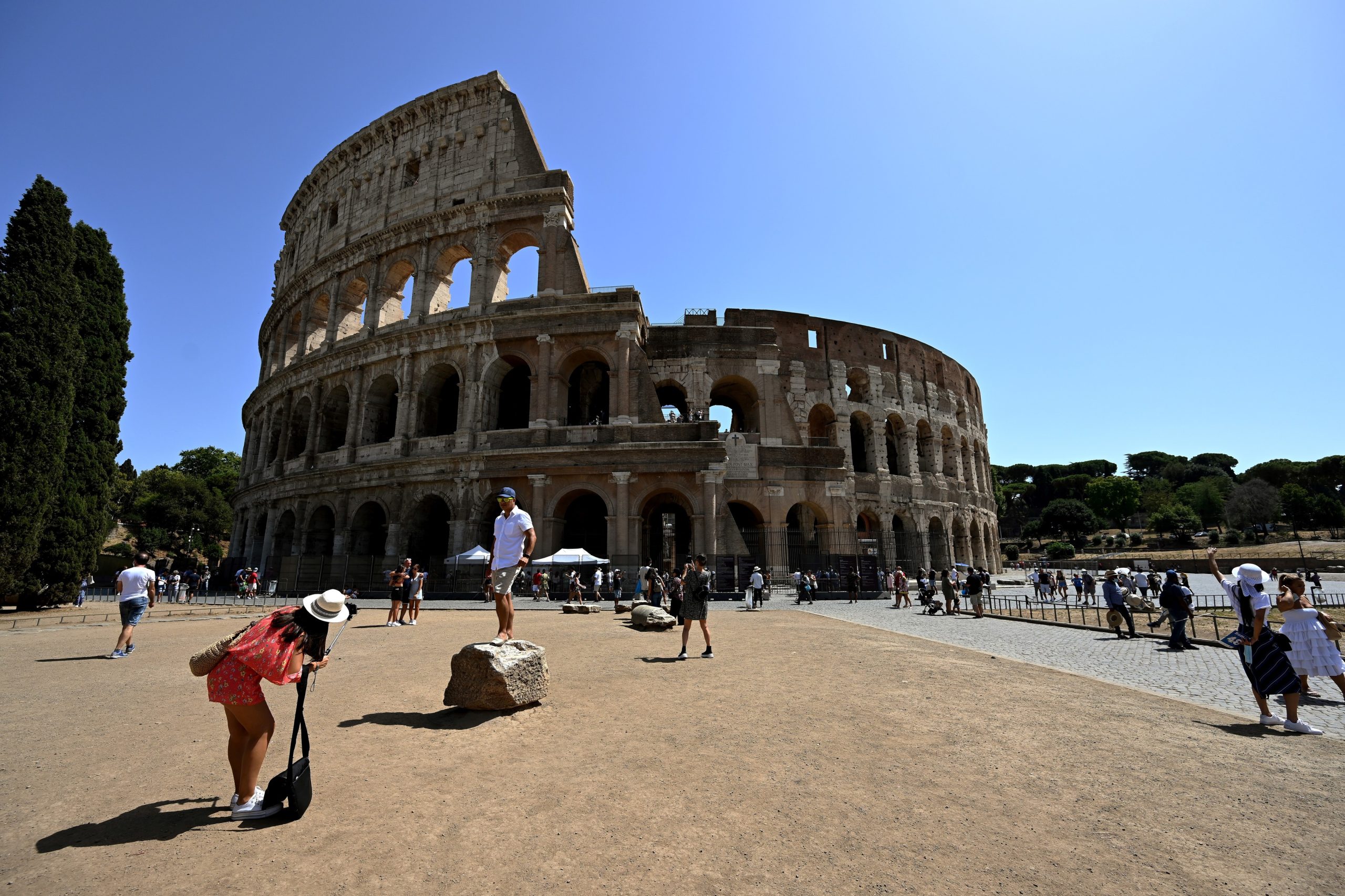 Descobertos restos mortais de gladiador que lutou contra um leão num espetáculo romano