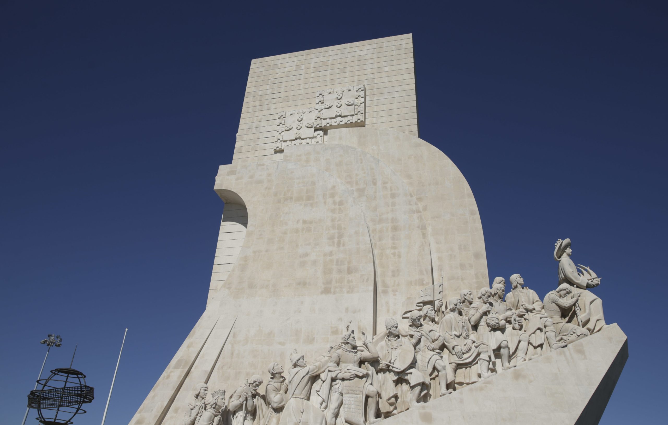 Pichagem junto ao Padrão dos Descobrimentos já foi removida