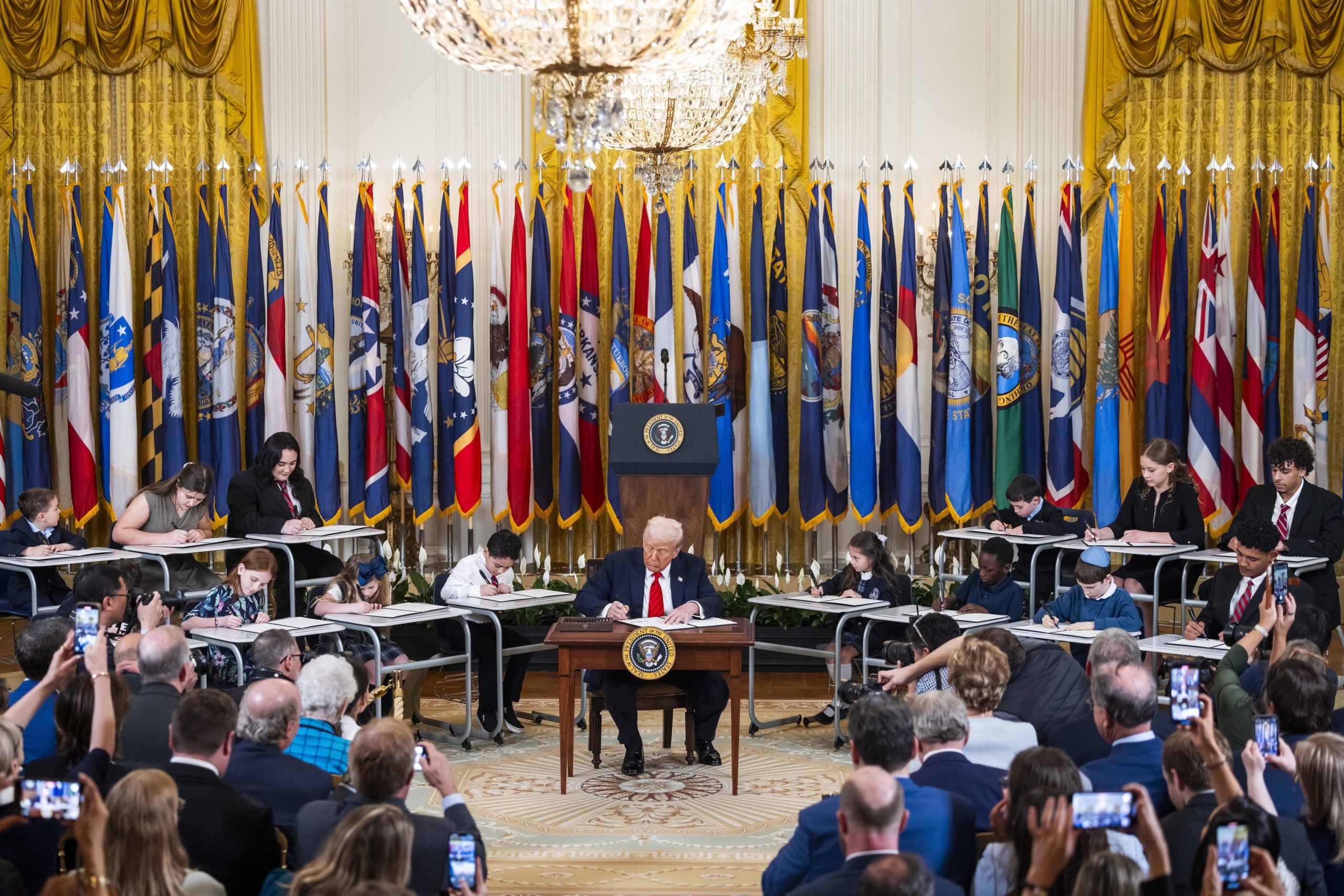 Juiz ordena que administração Trump preserve mensagens trocadas no Signal sobre ataque no Iémen