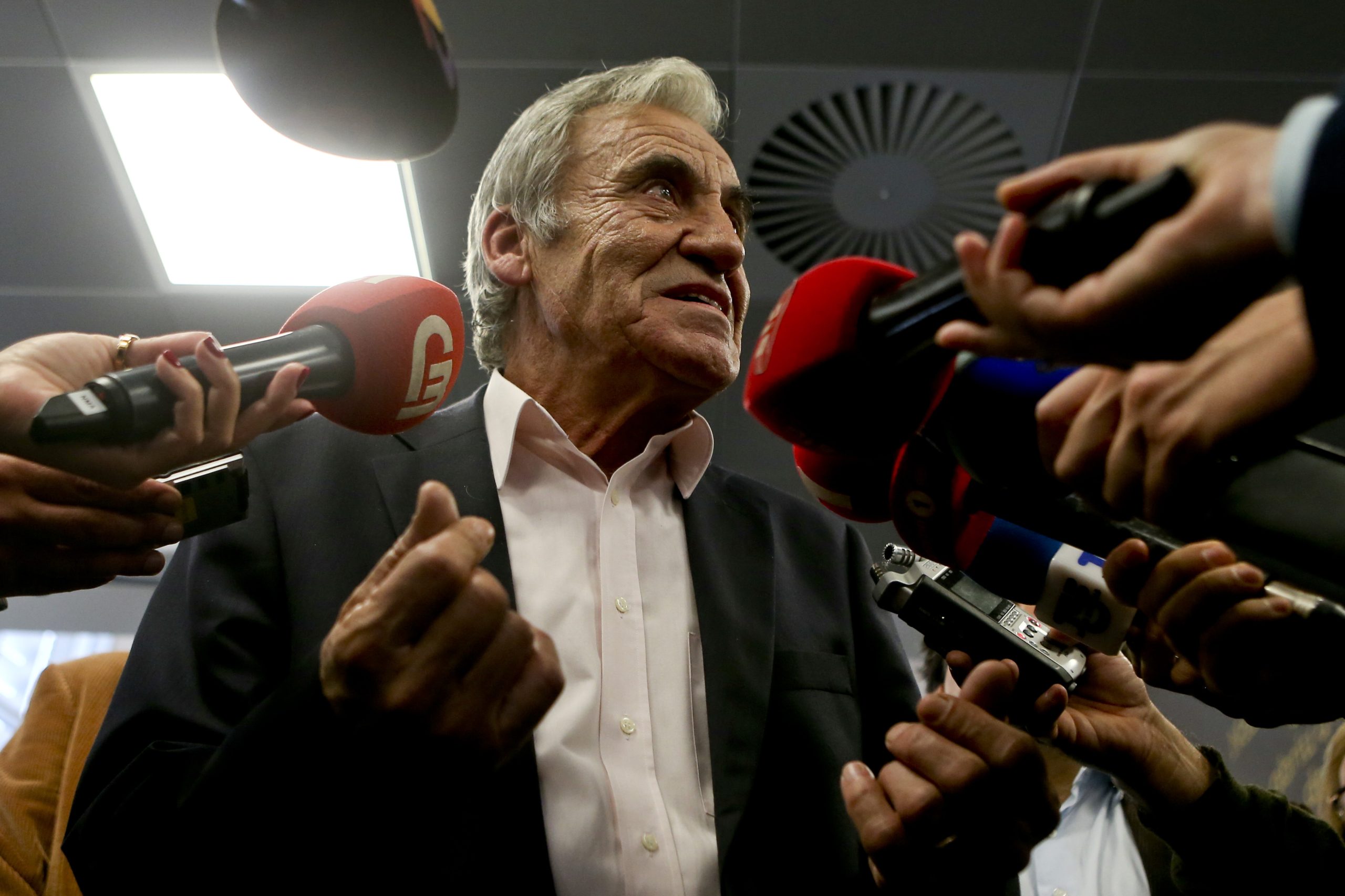 Jerónimo acusa PSD de querer complicar processo de recapitalização da Caixa