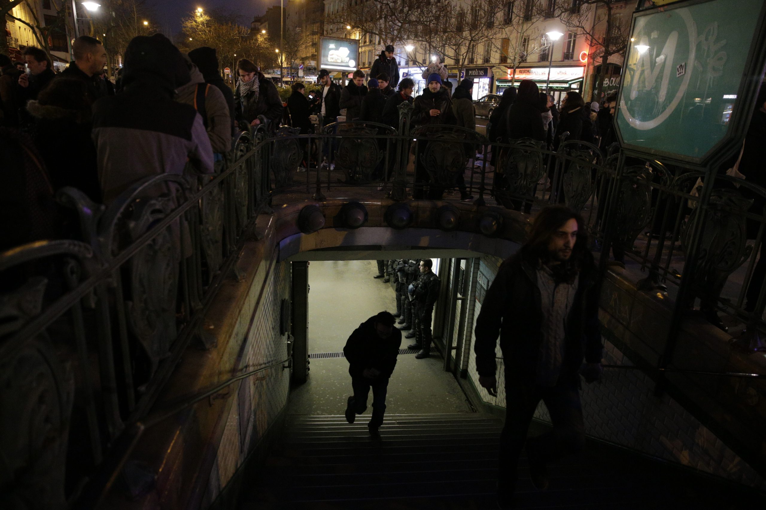 Paris: Estação de metro evacuada devido a falha elétrica