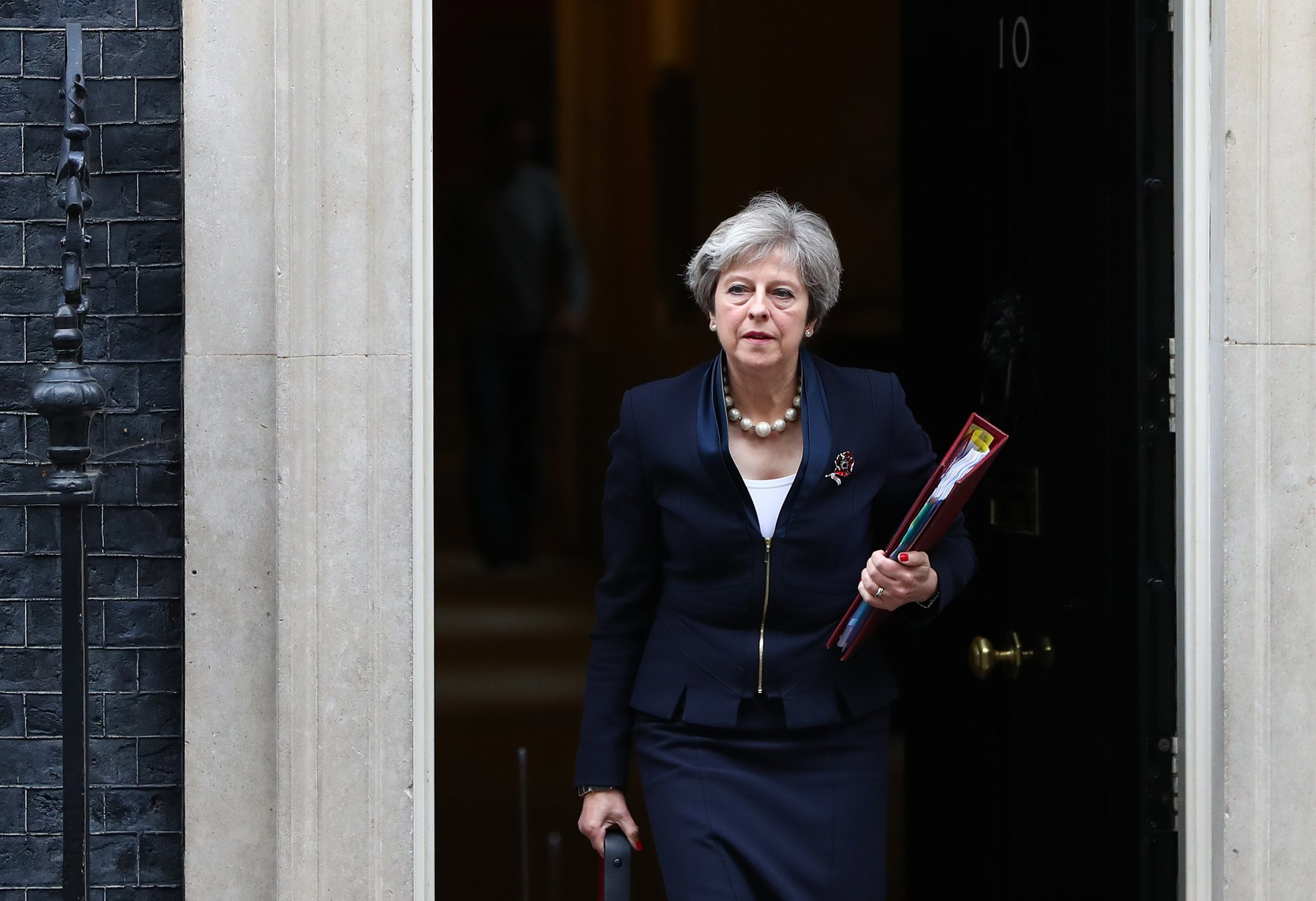 Theresa May considera ser “muito provável” o envolvimento da Rússia no envenenamento do ex-espião Sergei Skripal