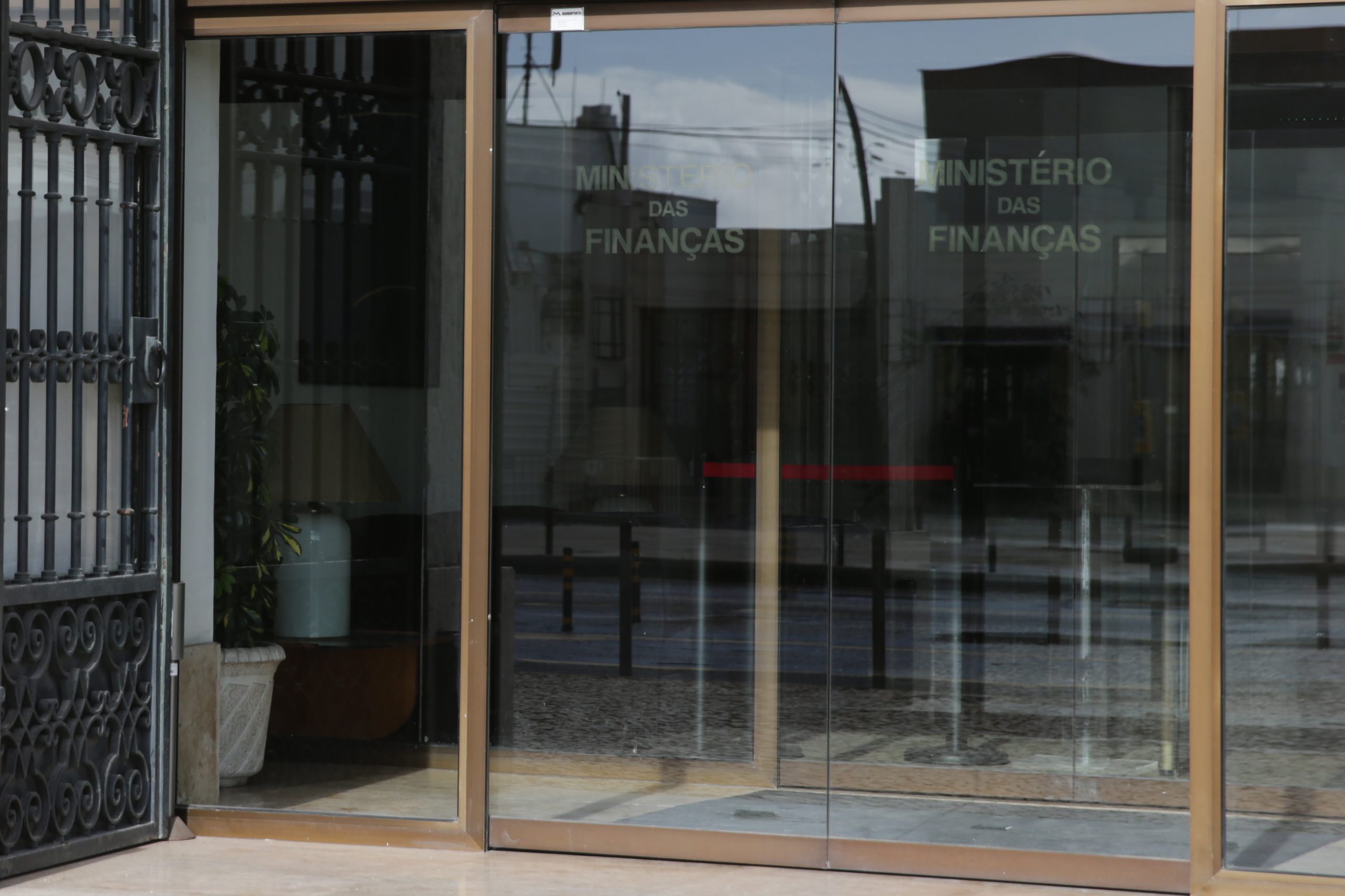 OE2021: Estado regista excedente de 760 milhões de euros em janeiro – uma redução de 602 milhões