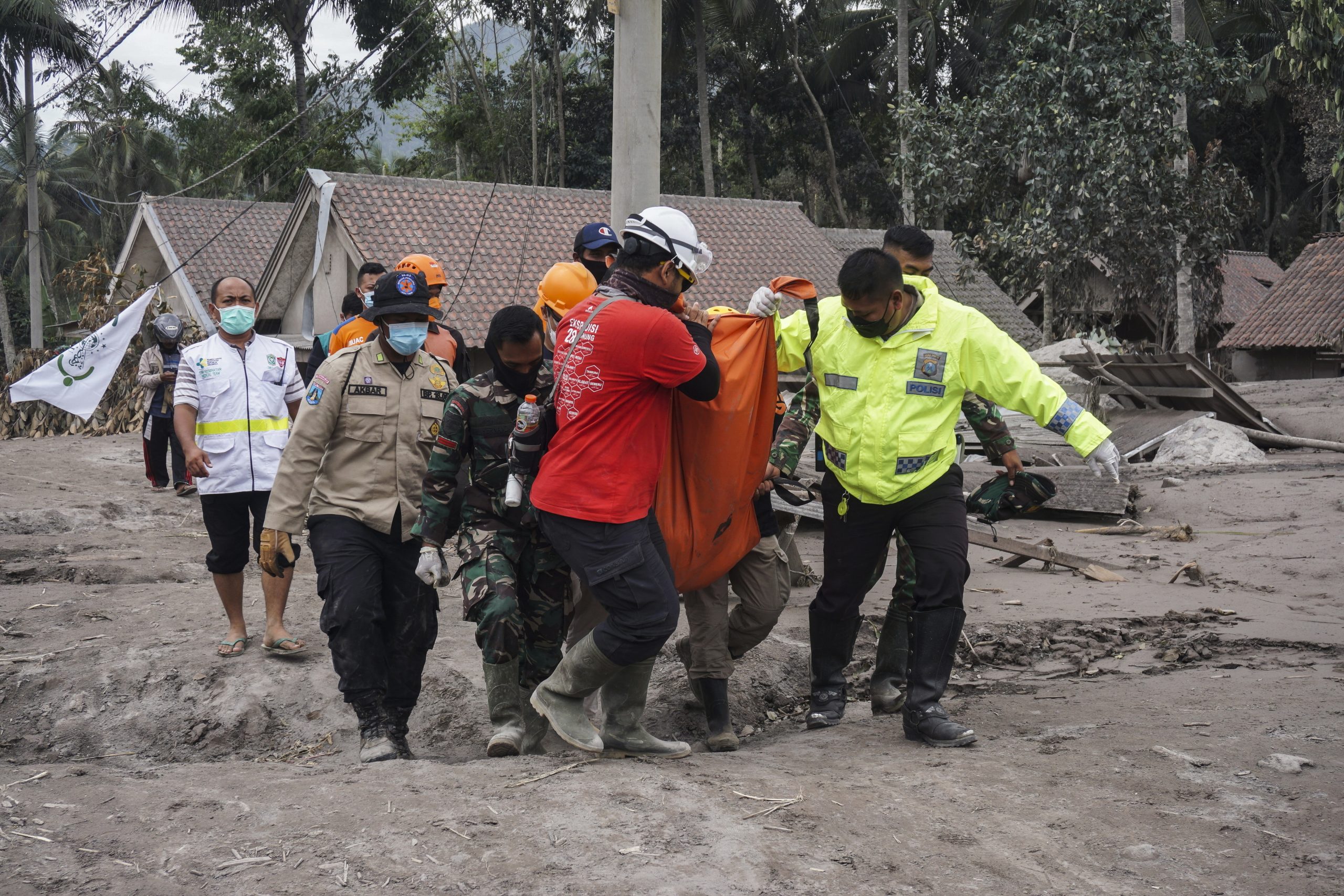 Número de mortos causados por erupção do vulcão Semeru da Indonésia sobe para 39