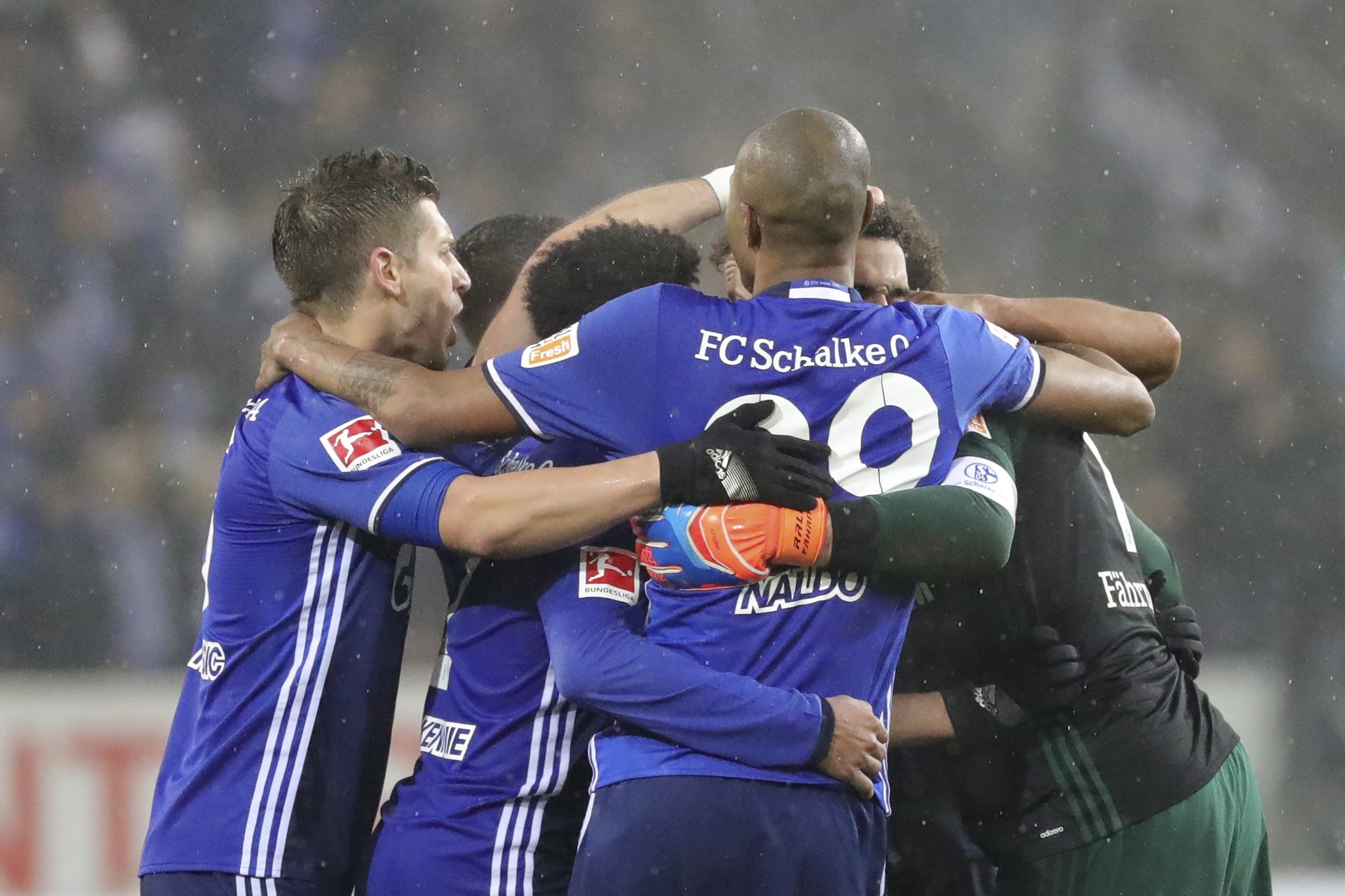Bundesliga: Schalke 04 vence e segura vantagem no segundo lugar