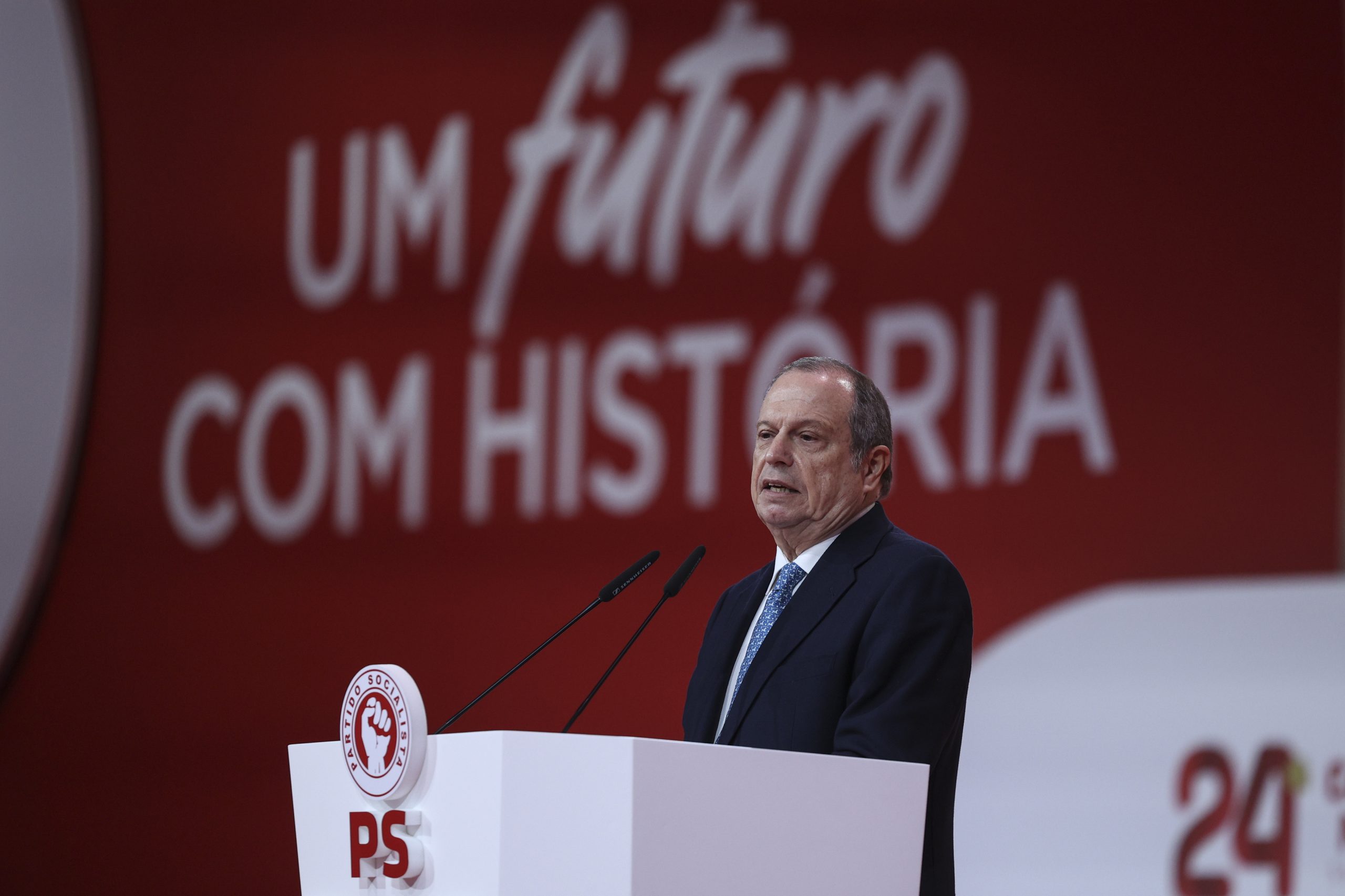 Carlos César: PS quer derrotar “a direita mais embusteira e mais radical que já tivemos em Portugal desde o 25 de Abril”