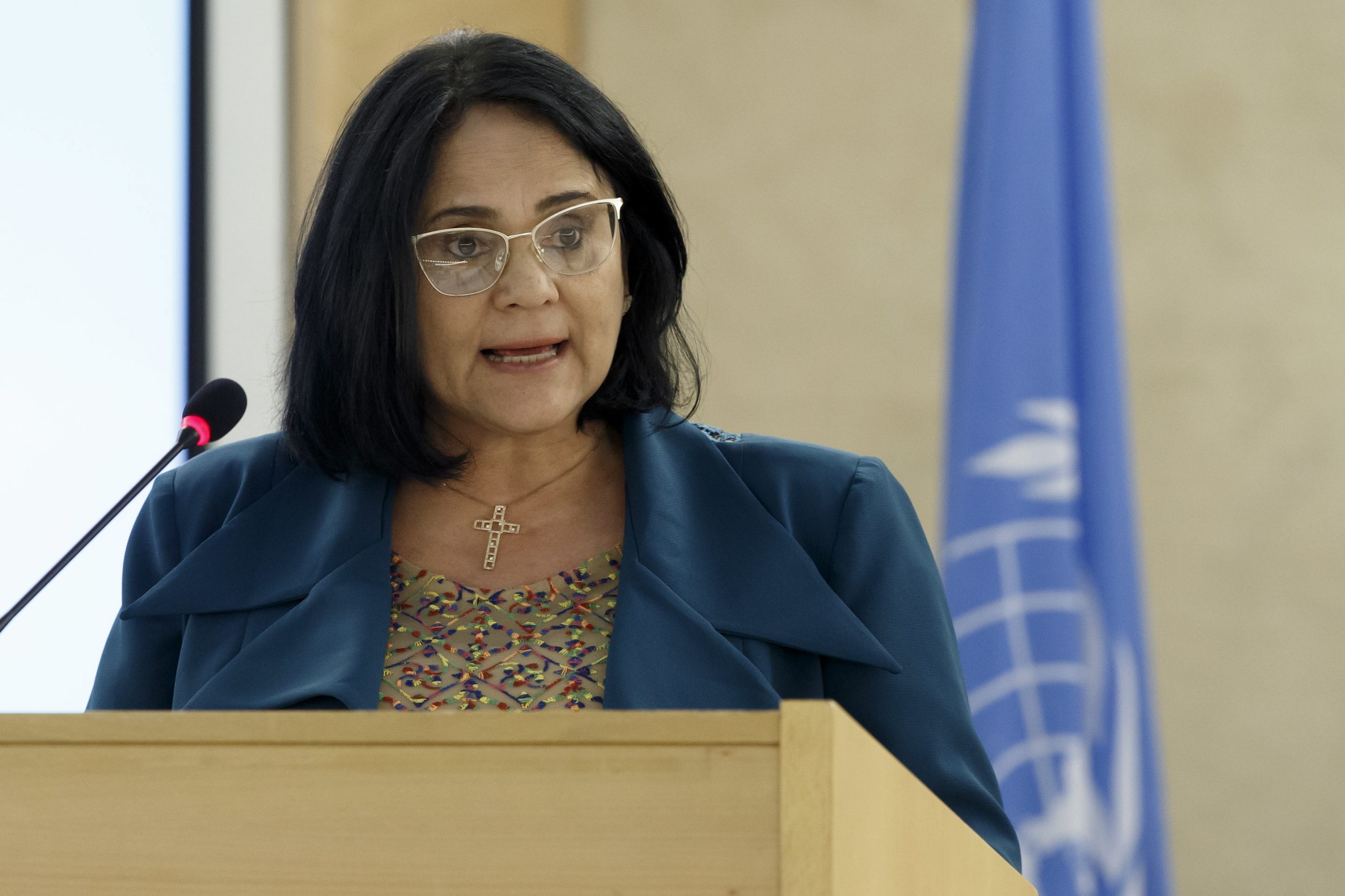 Ministra brasileira aponta política de género como causa de suicídio e autoflagelação juvenil