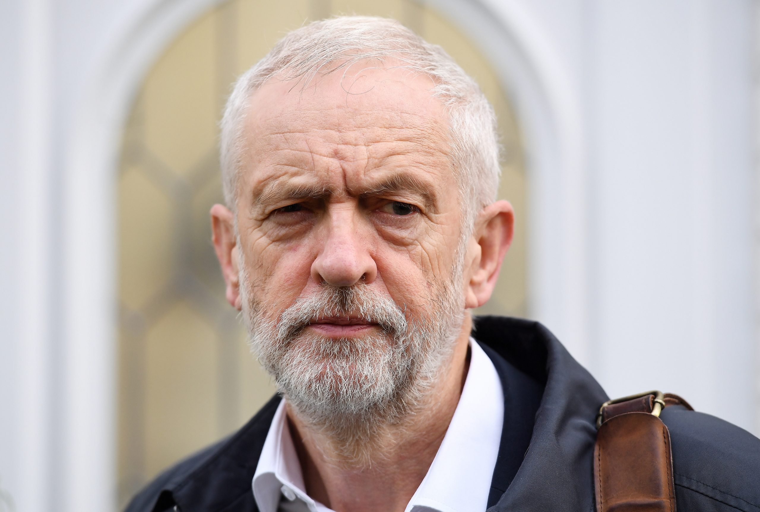 Reino Unido: Corbyn pede desculpa pelo “duro golpe” dos resultados