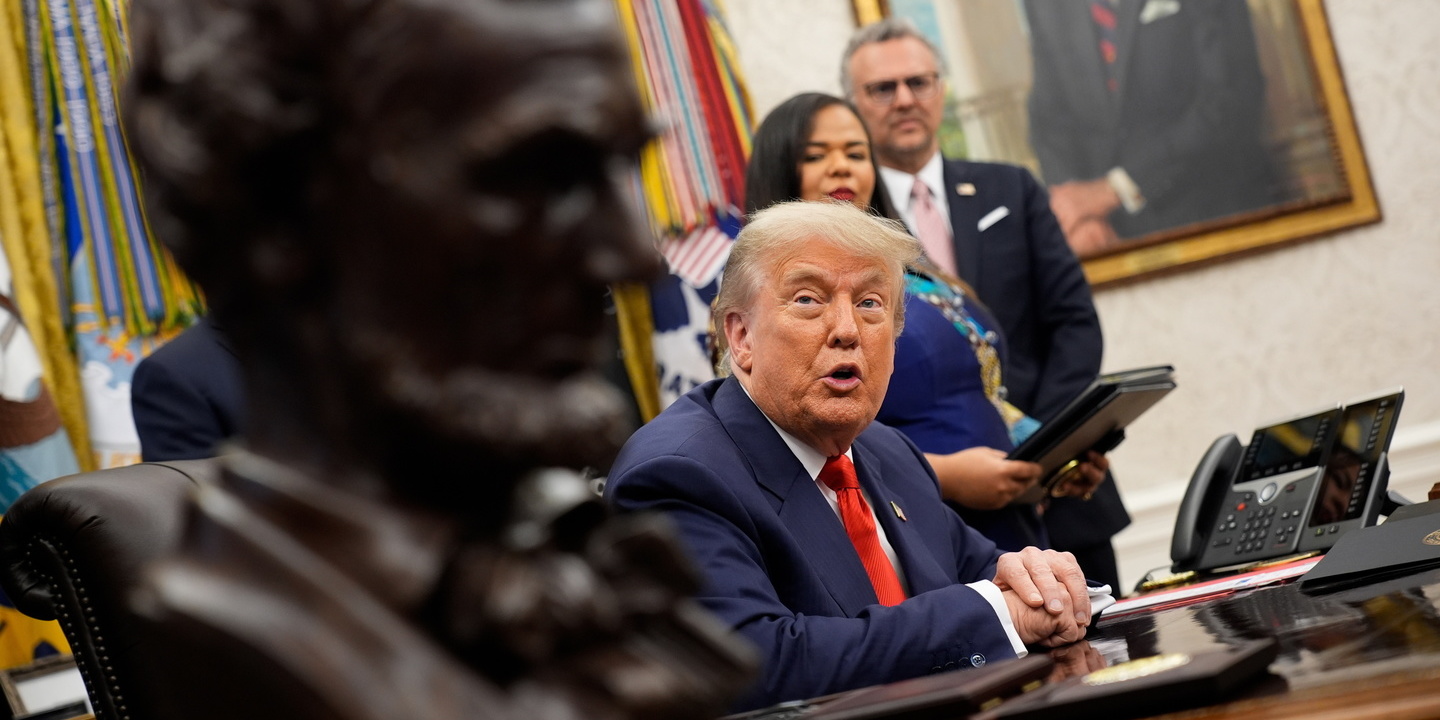 Trump sobe tarifa global para 15%, um dia depois de a ter fixado em 10%