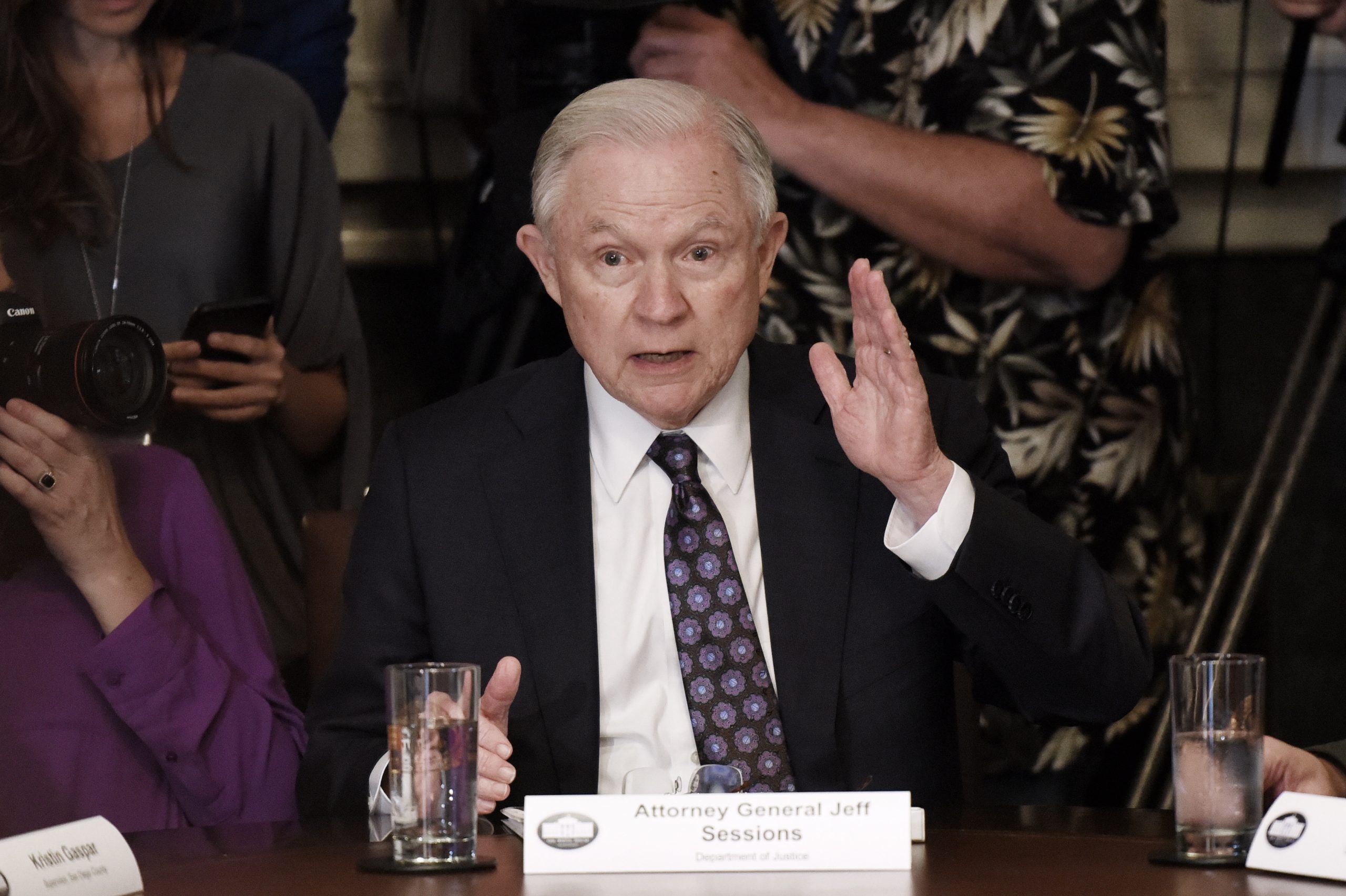 EUA. Donald Trump demite o Procurador-Geral Jeff Sessions