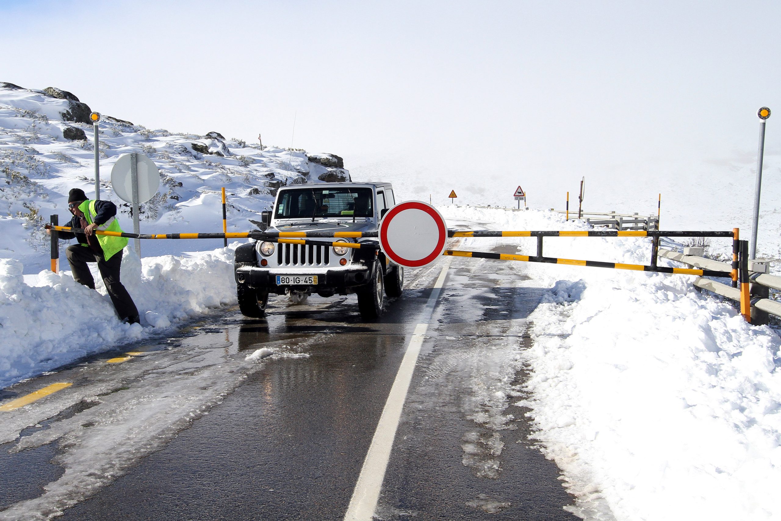 Mau tempo: Estradas na Serra da Estrela reabertas