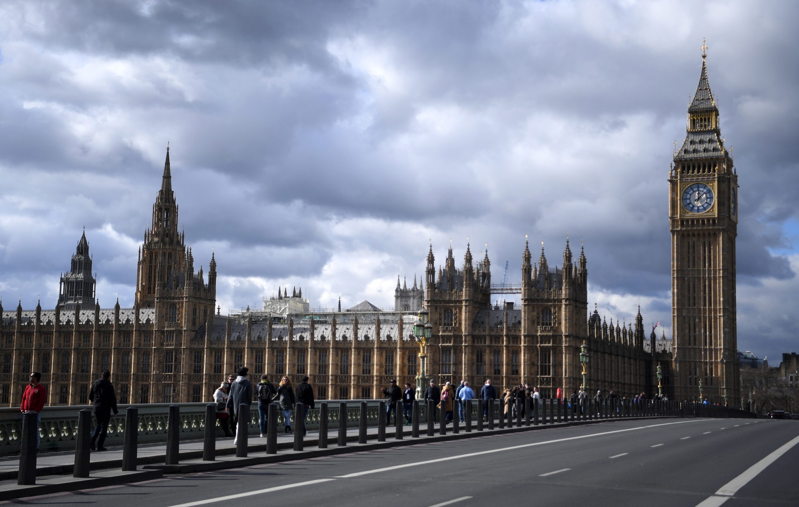 Estudo revela que britânicos querem aproximação à União Europeia, mas sem reabrir Brexit